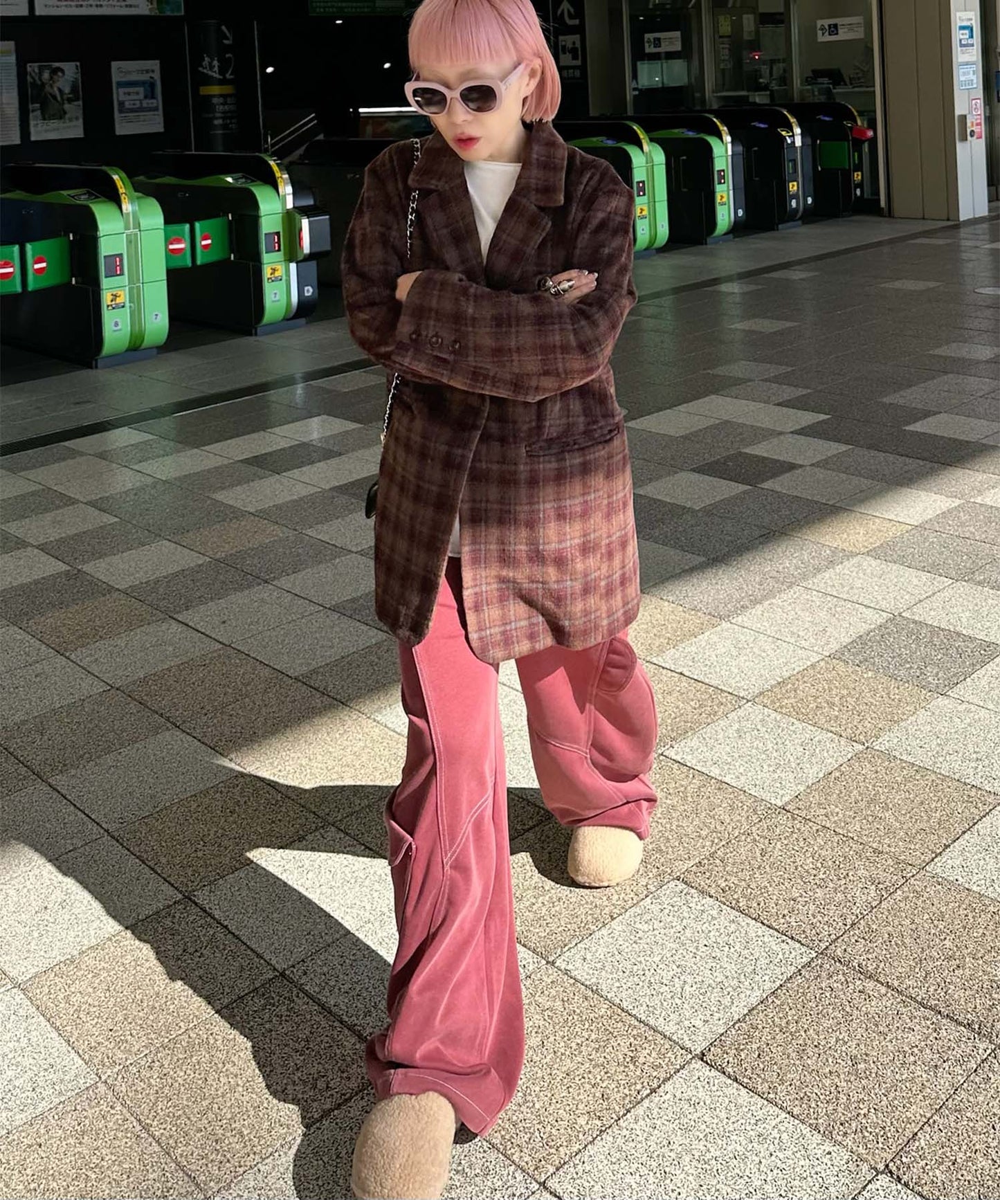 ウォッシュ加工のイージーパンツ【ピンク系】