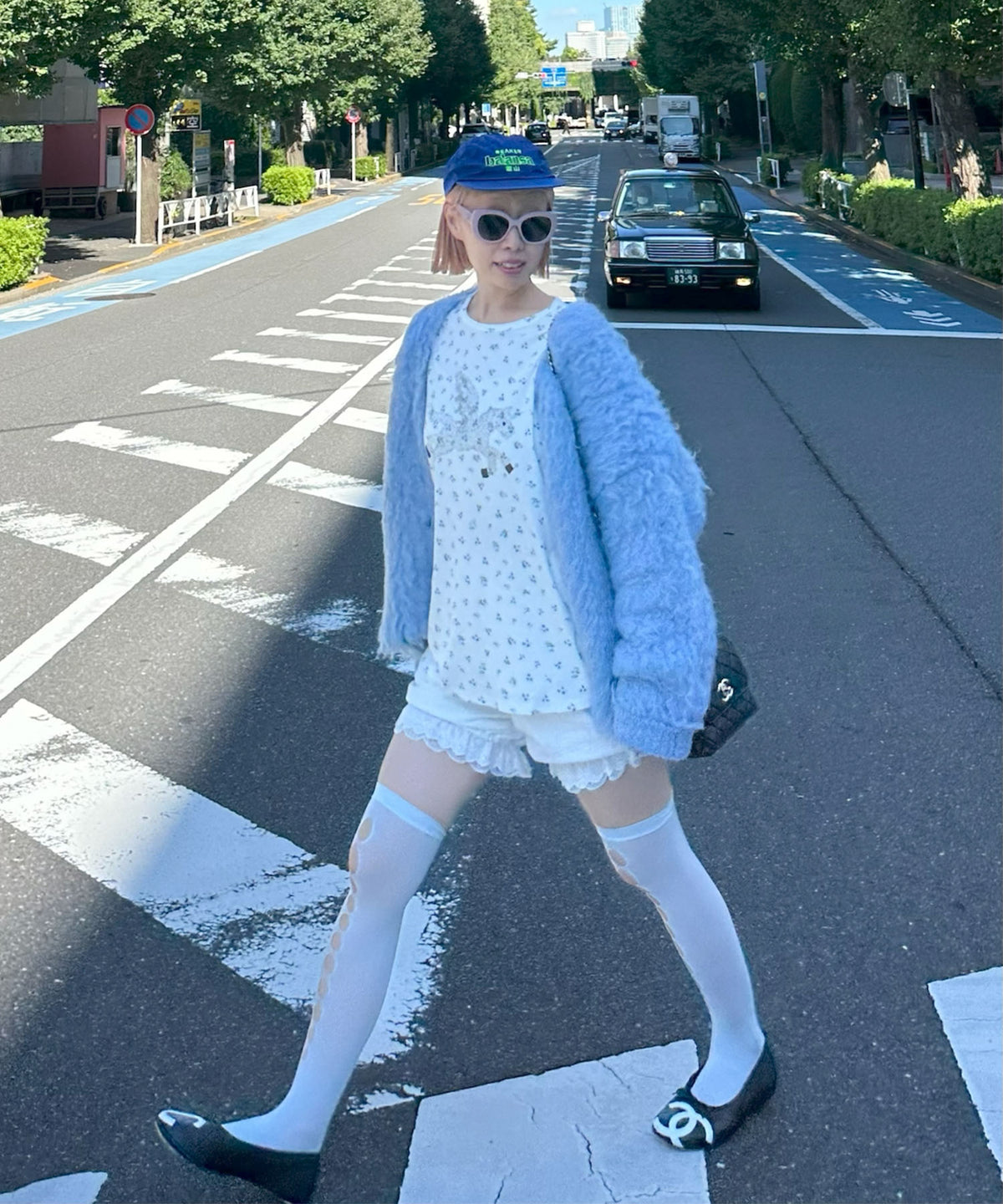 ペガサスが飛んでる小花柄トップス【オフホワイト】