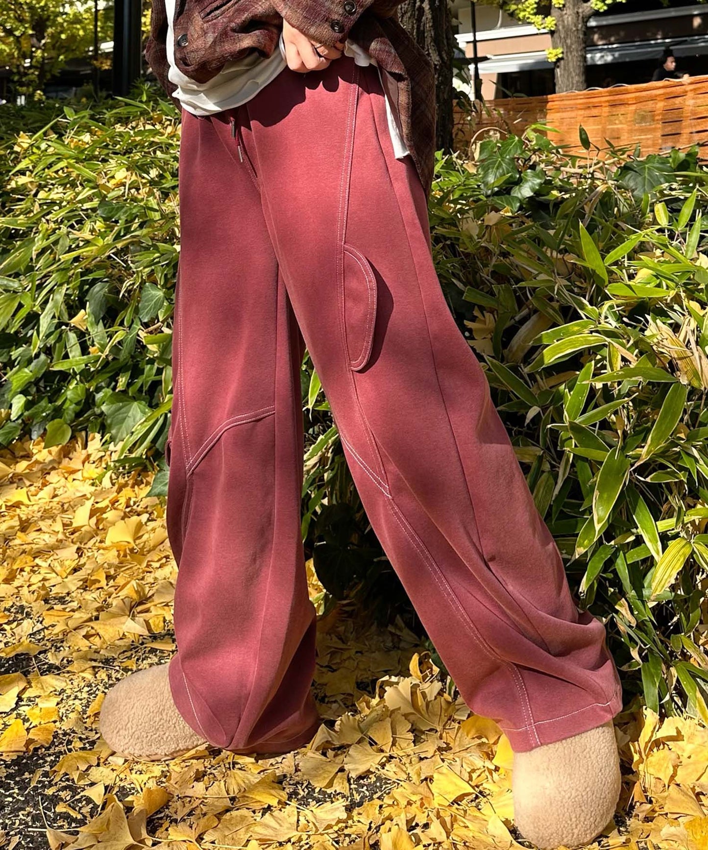 ウォッシュ加工のイージーパンツ【ピンク系】