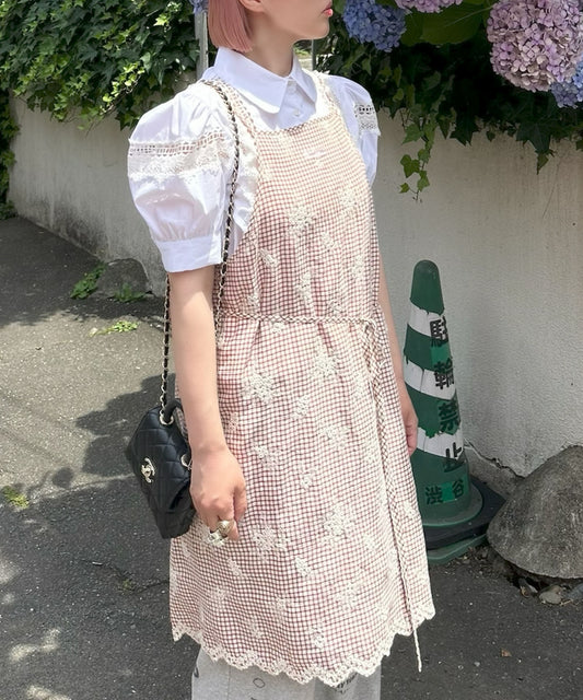 チェック＆刺繍スカラップ巻きエプロン【レッド】