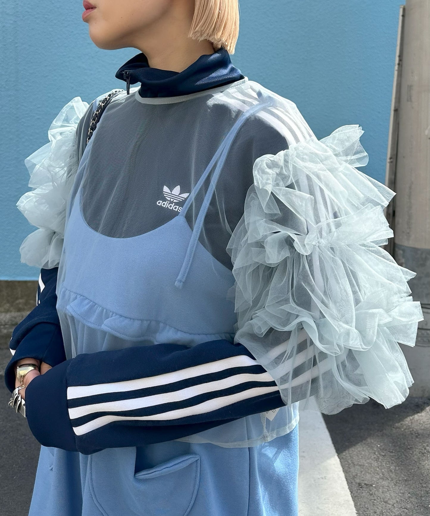 袖フリフリフラメンコシアーブラウス【サックスブルー】