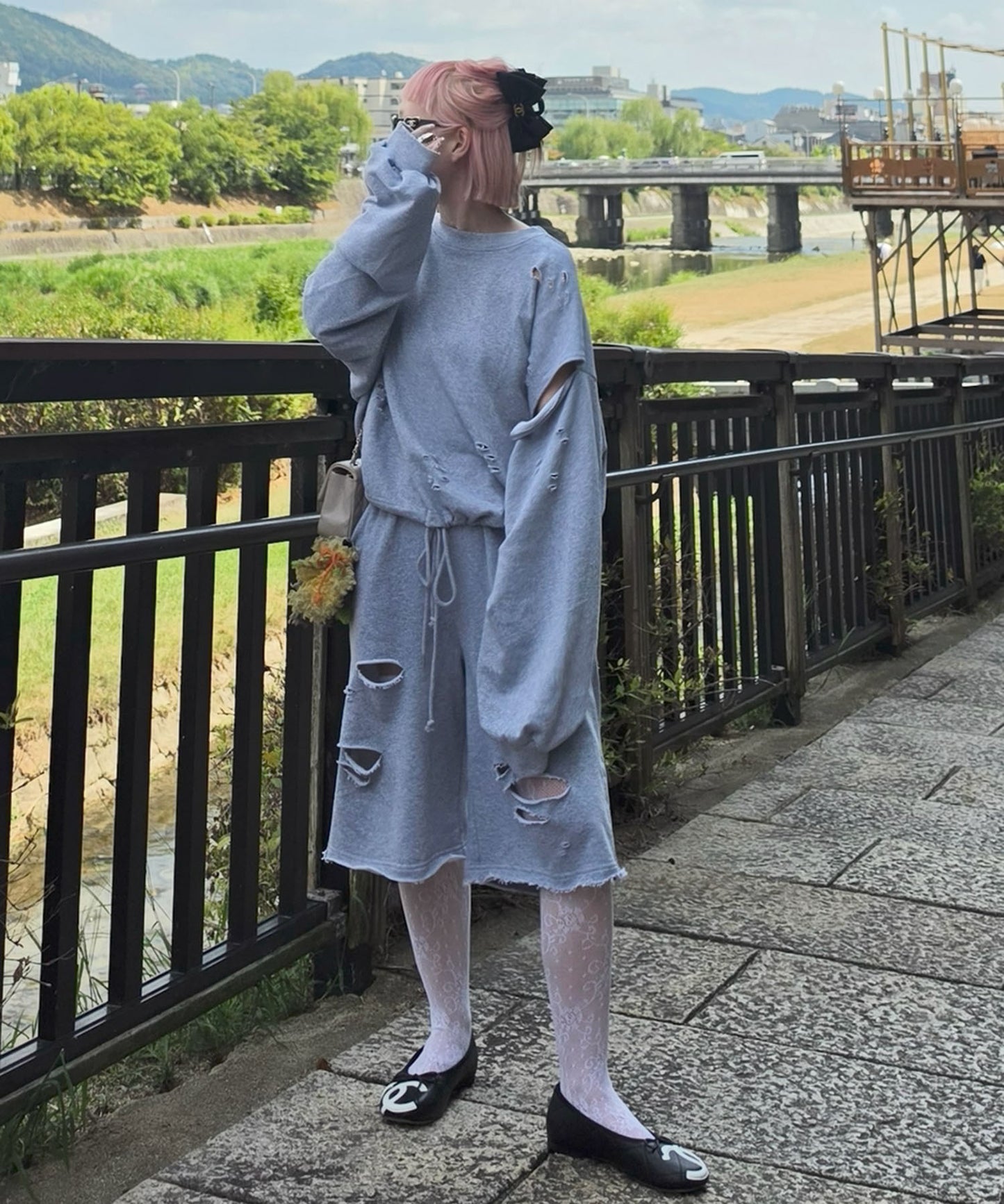 ダメージいっぱい袖スリットスウェット【グレー】