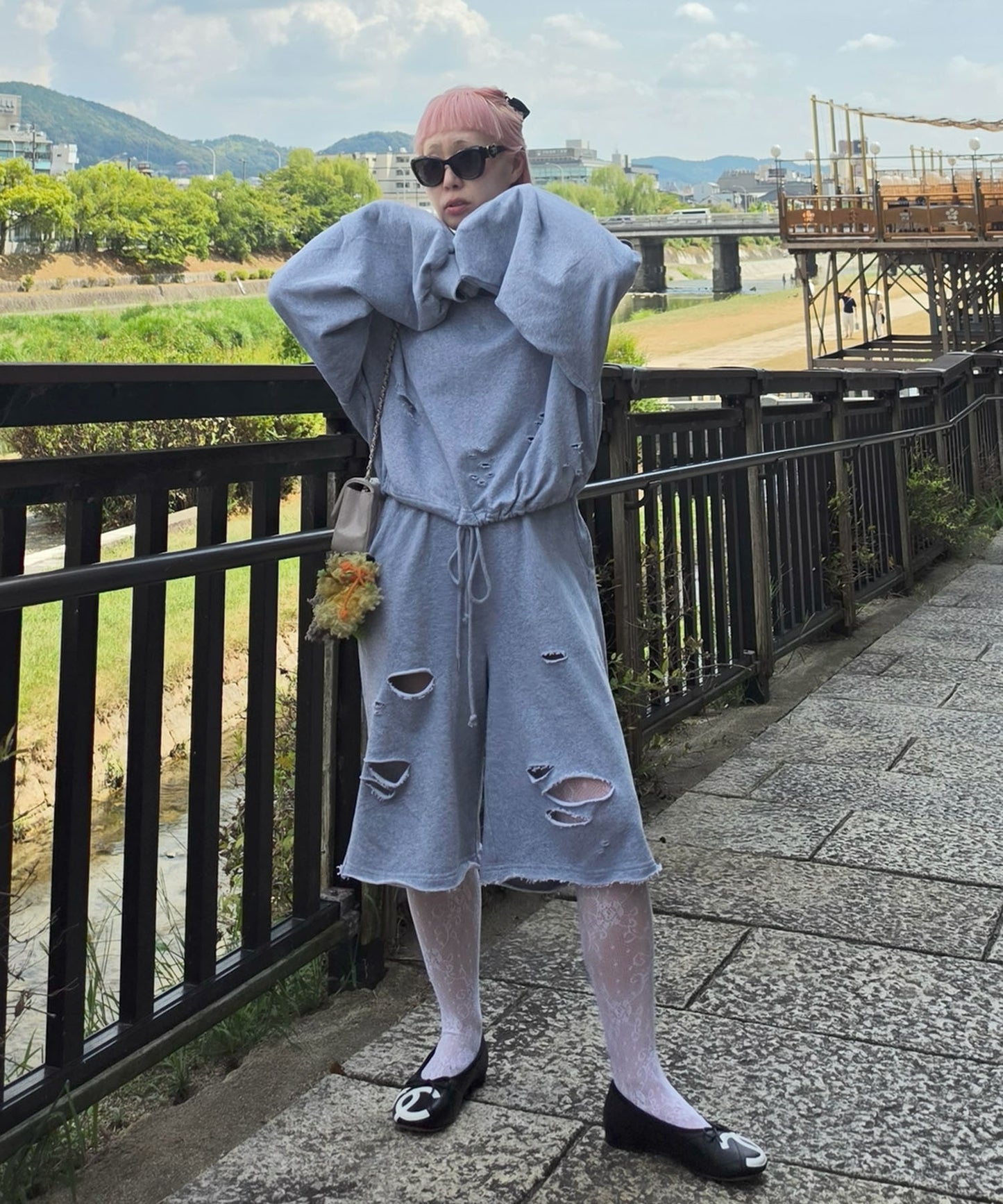 ダメージいっぱい袖スリットスウェット【グレー】