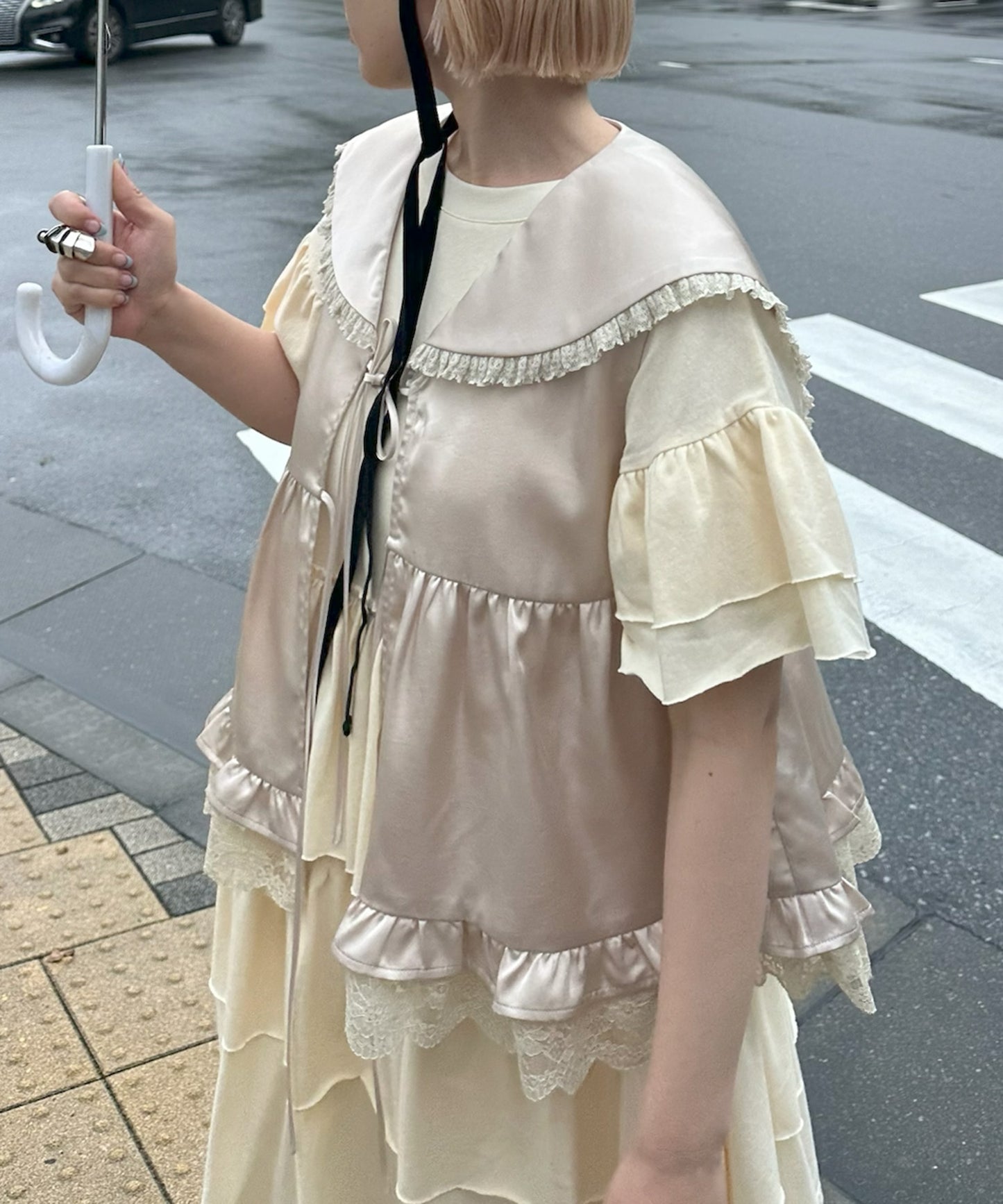 セーラーサテンノースリブラウス【ベージュ】