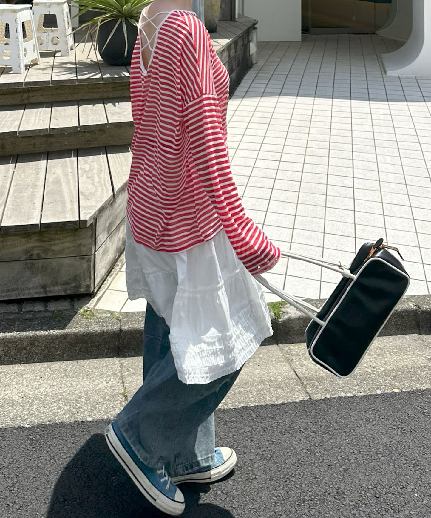 ちょっとだけダメージゆるデニムパンツ【サックスブルー】