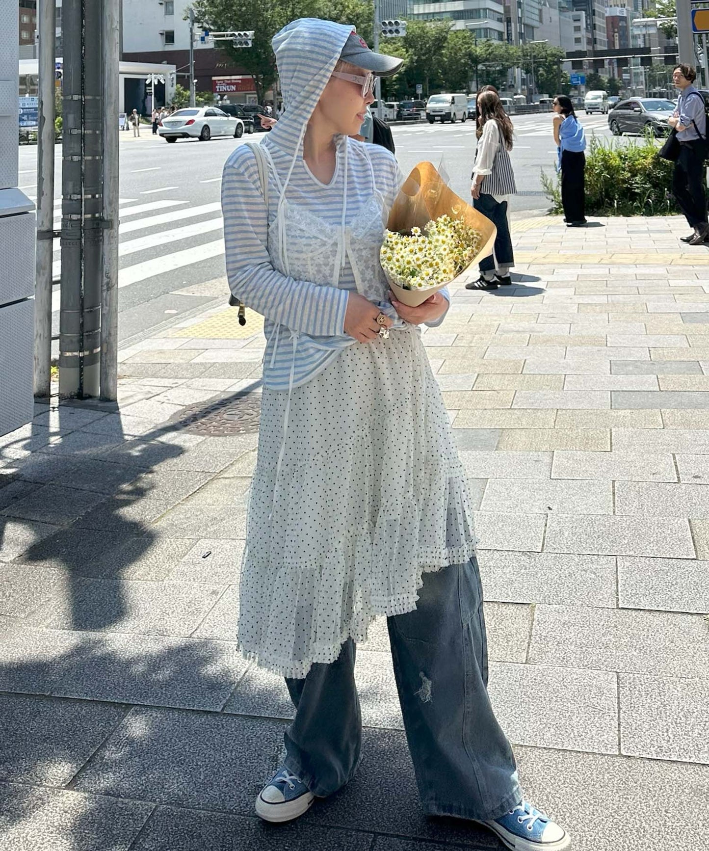 ちょっとだけダメージゆるデニムパンツ【サックスブルー】