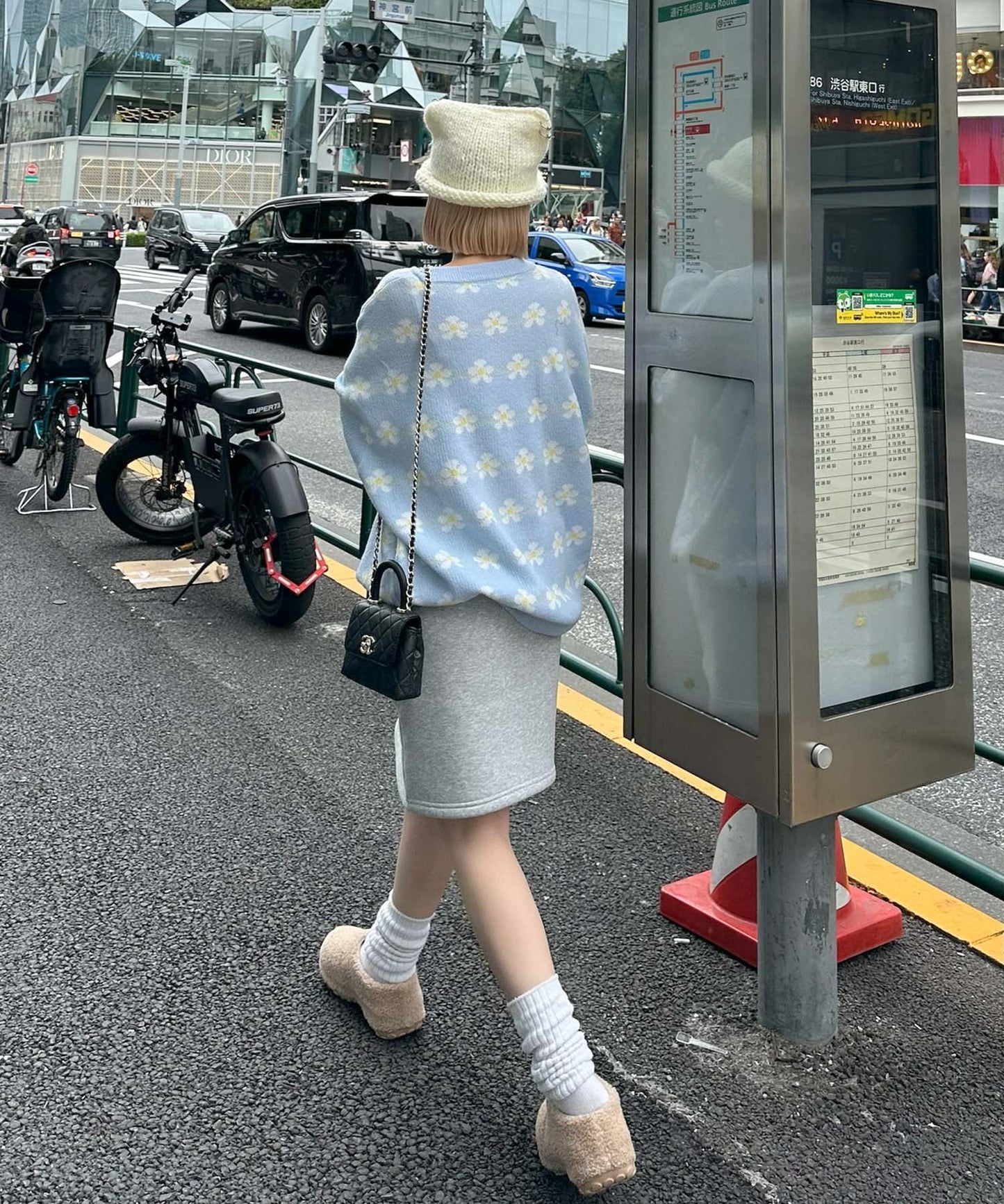 【セットアップで着られる】お花のニットトップス【サックスブルー】