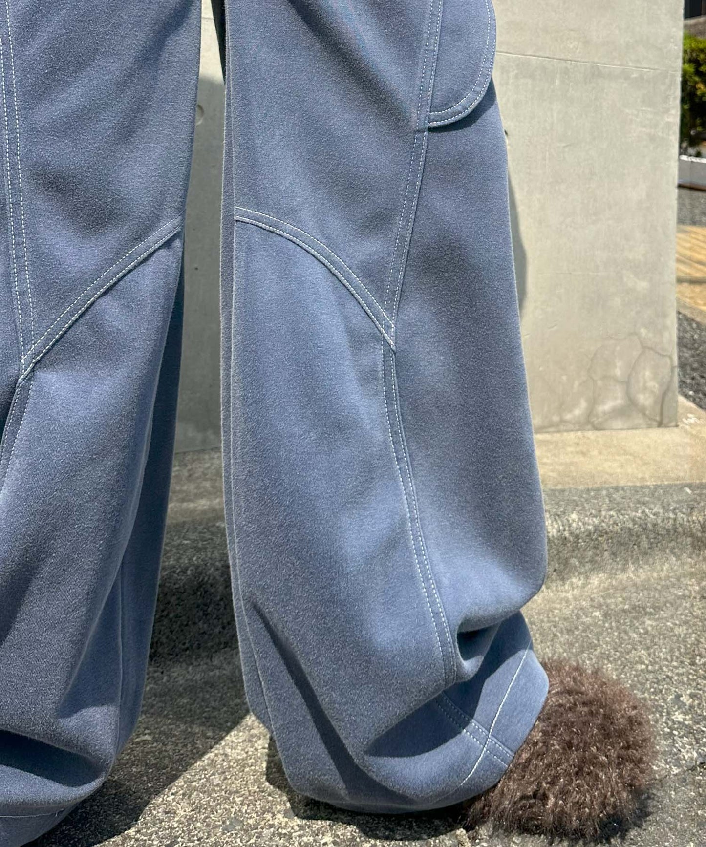 ウォッシュ加工のイージーパンツ【ブルー】