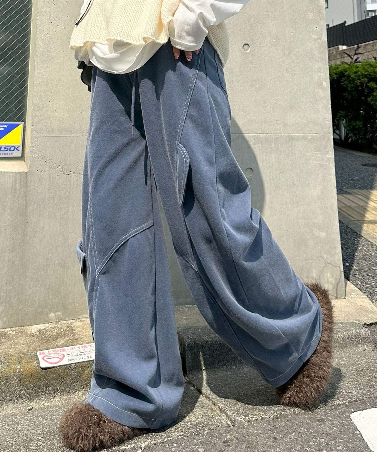 ウォッシュ加工のイージーパンツ【ブルー】