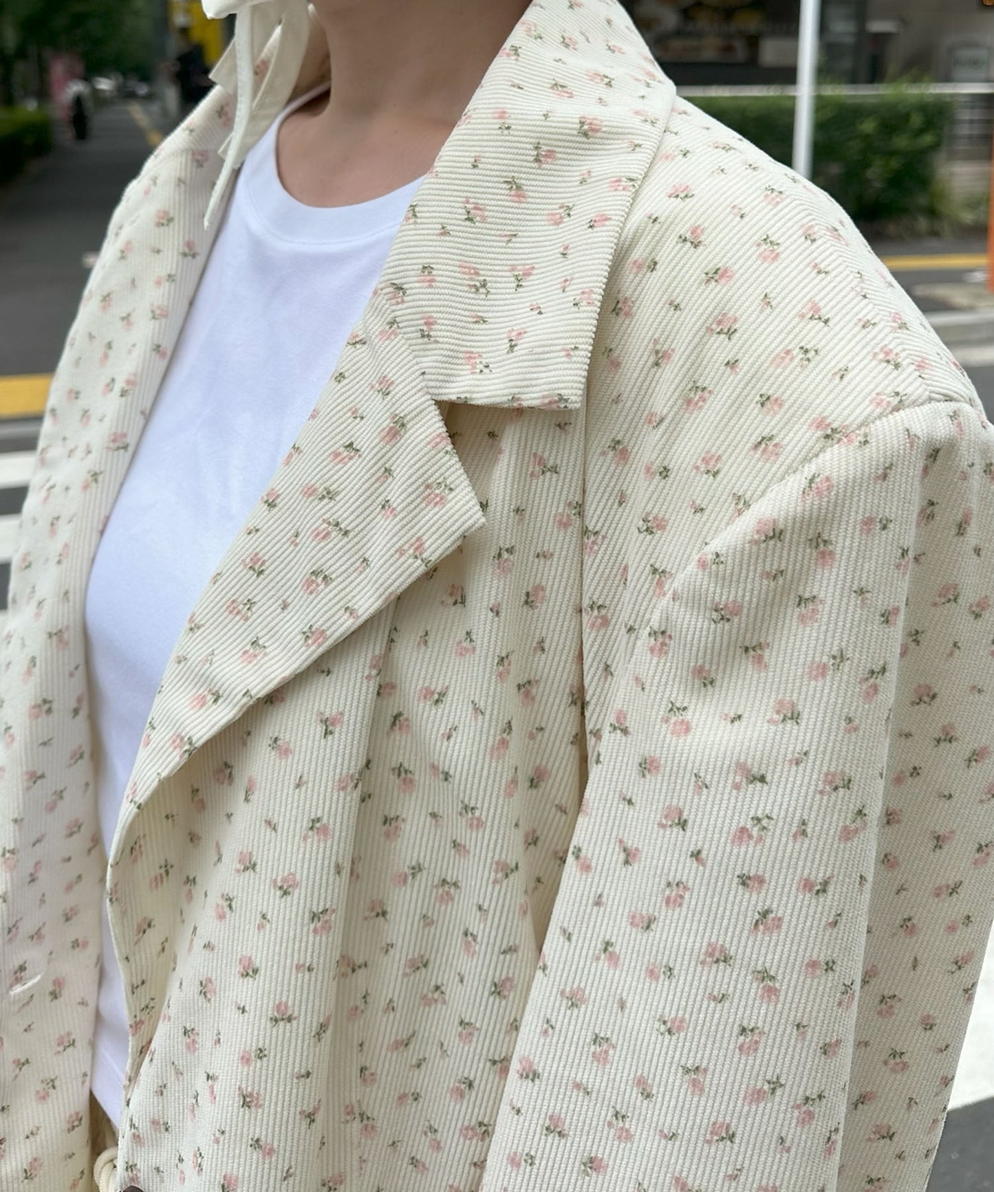 【セットアップで着られる】けっこうおっきめのかっこいいジャケット【オフホワイト】