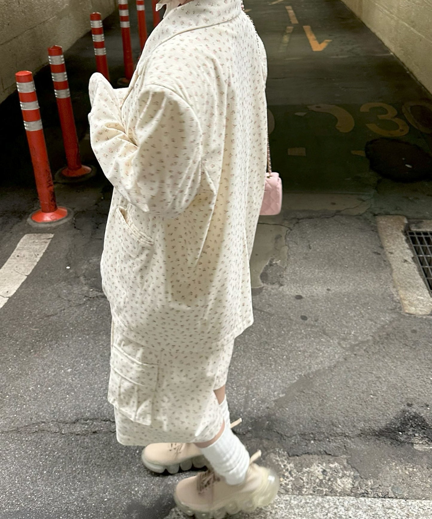 【セットアップで着られる】けっこうおっきめのかっこいいジャケット【オフホワイト】