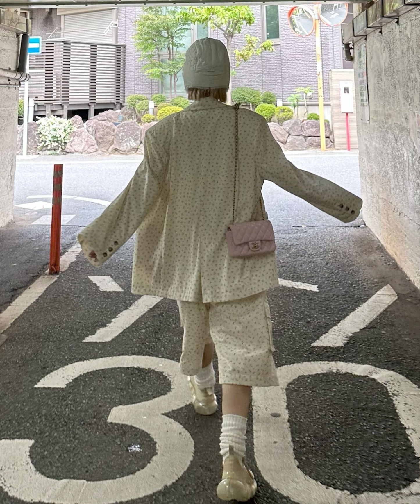 【セットアップで着られる】けっこうおっきめのかっこいいジャケット【オフホワイト】