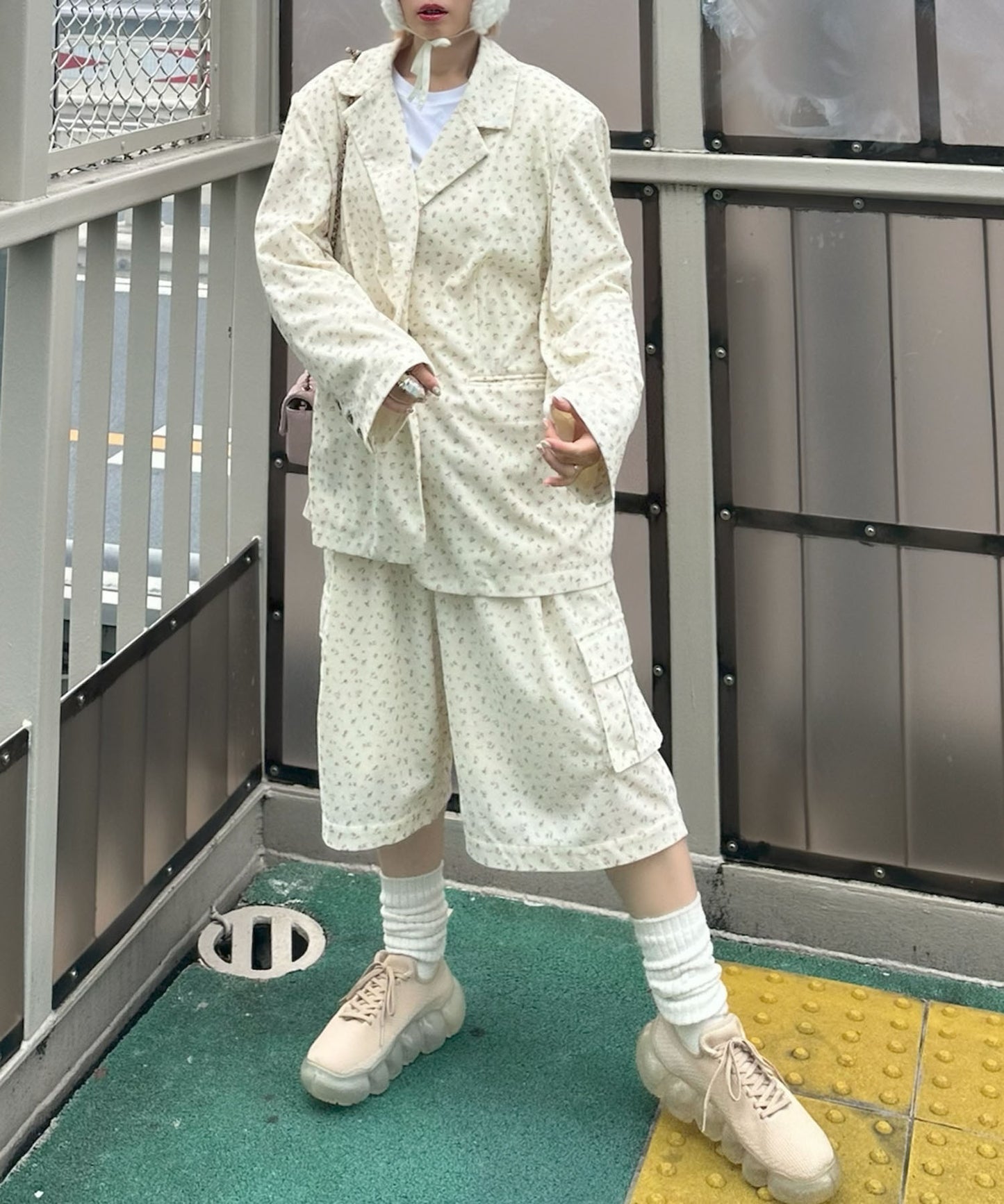【セットアップで着られる】けっこうおっきめのかっこいいジャケット【オフホワイト】