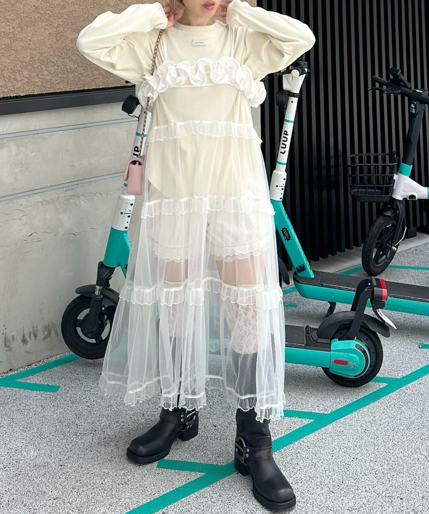 サテンのお花風ビスチェ【オフホワイト】