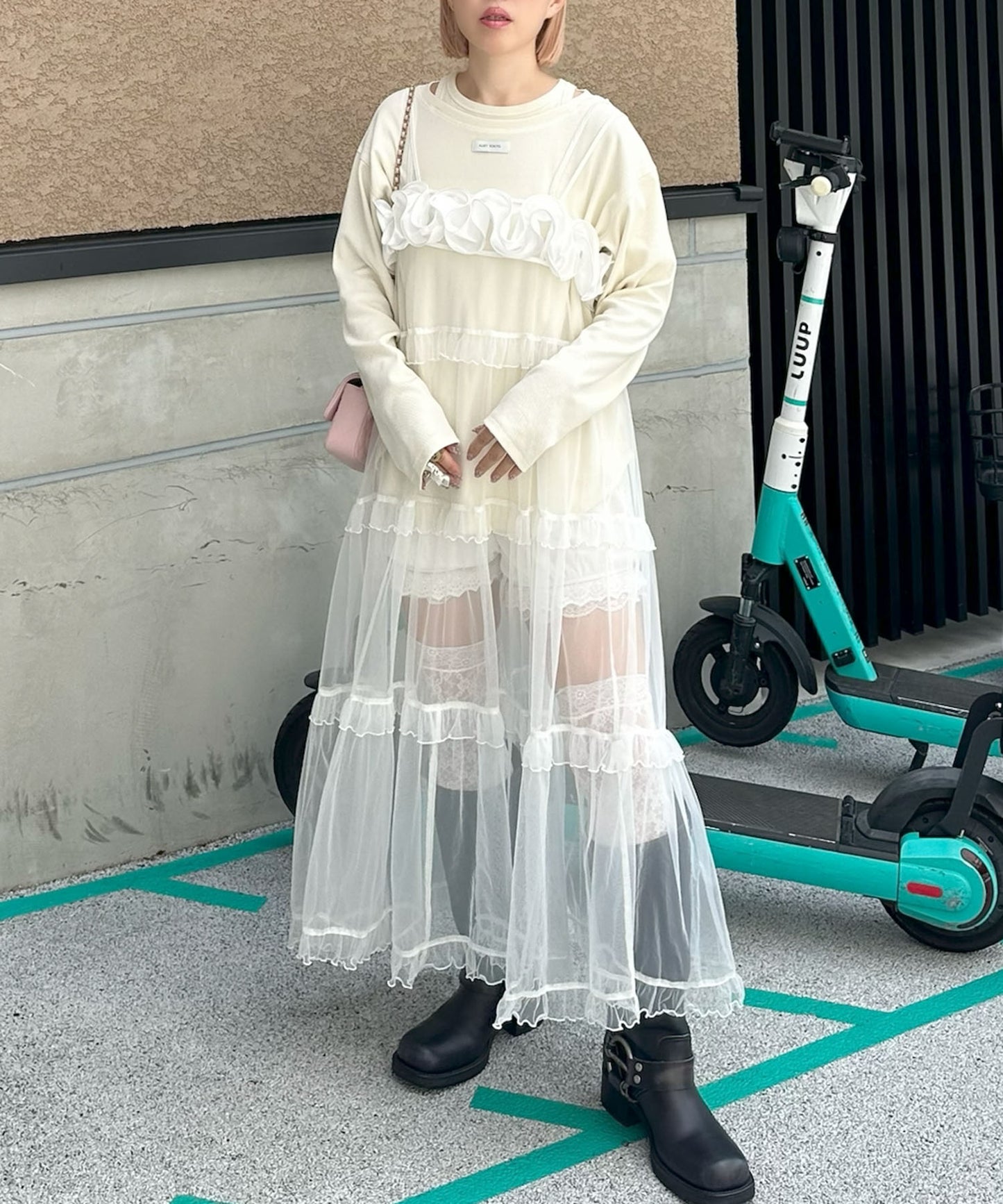 サテンのお花風ビスチェ【オフホワイト】