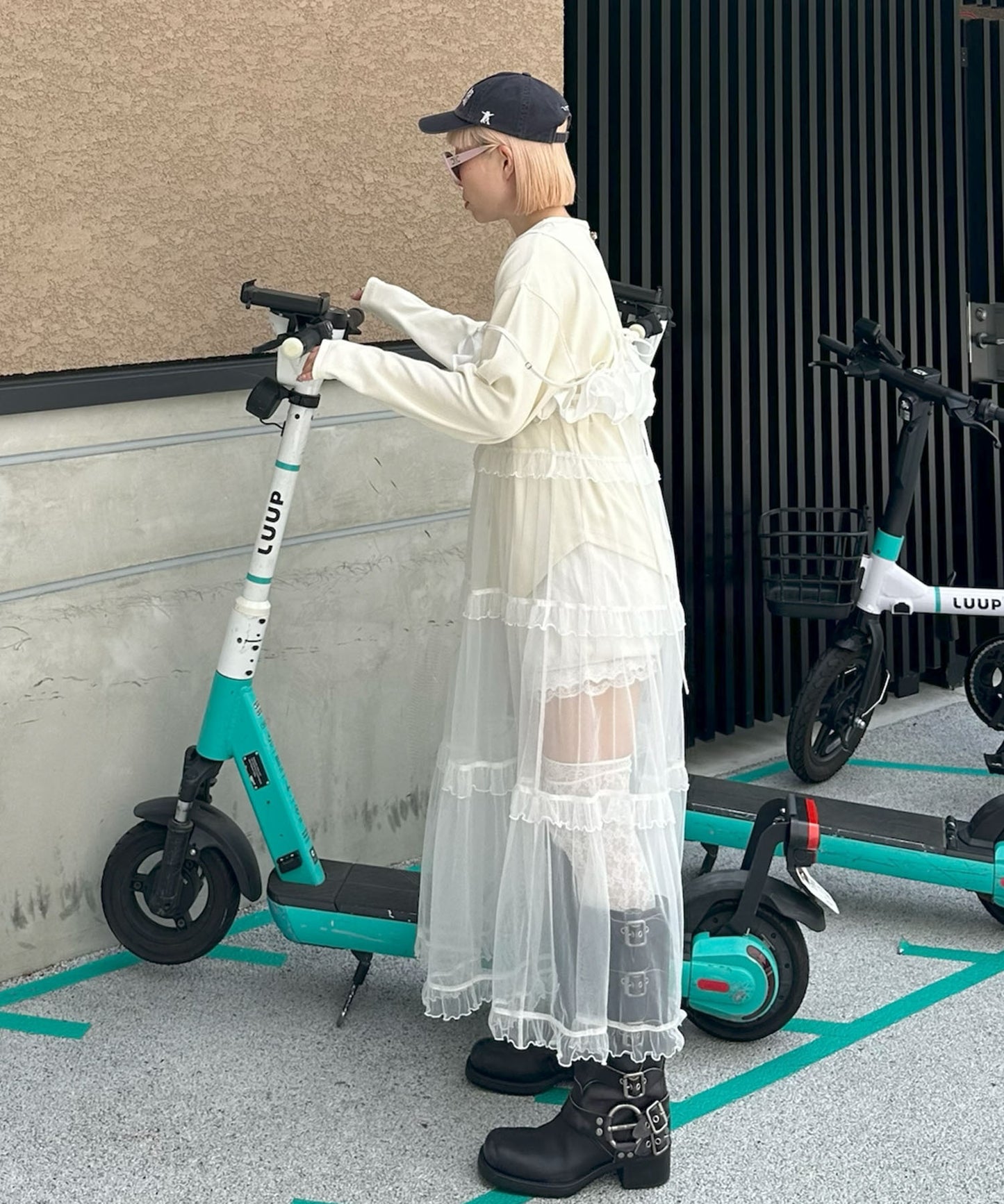 サテンのお花風ビスチェ【オフホワイト】