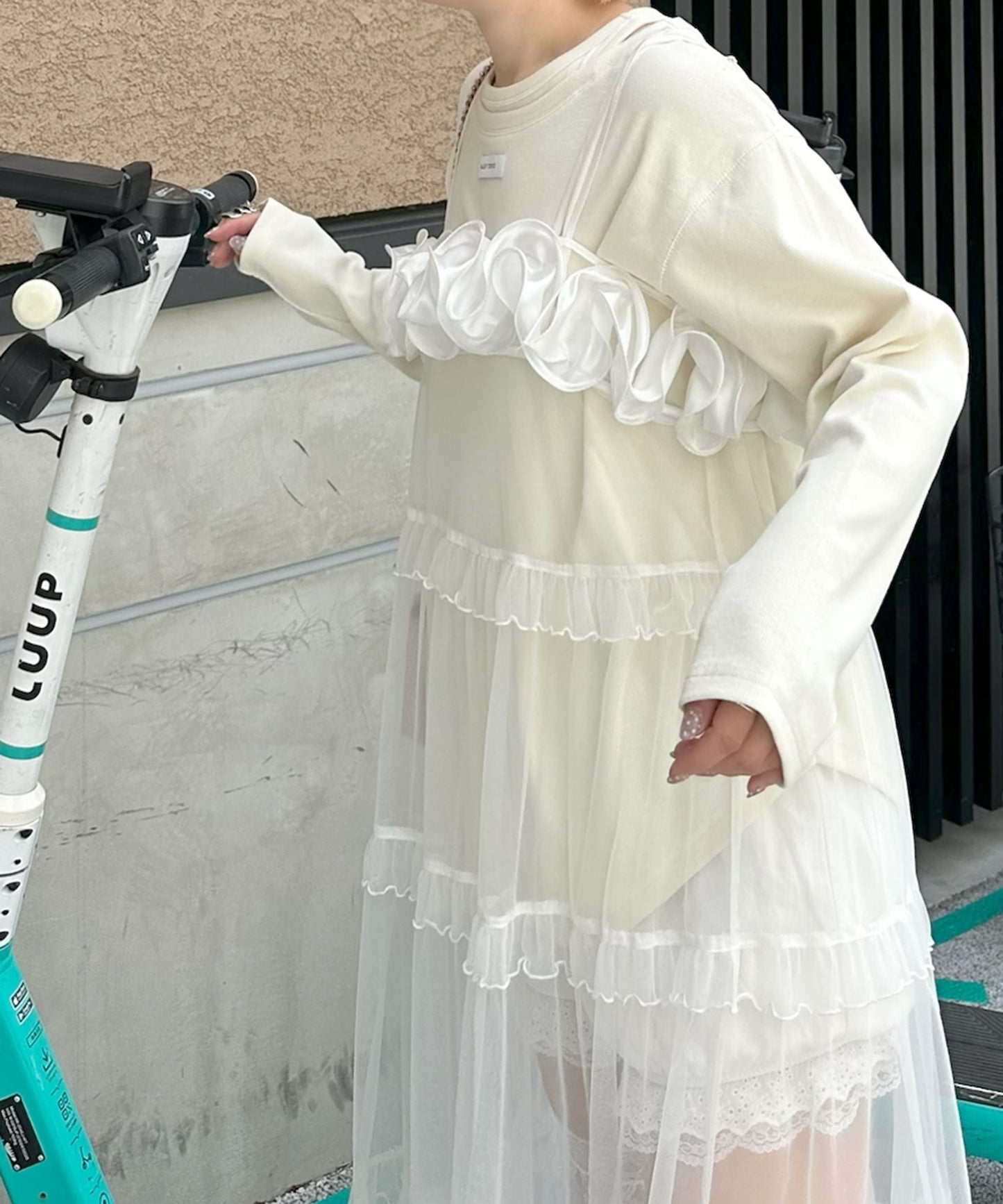 サテンのお花風ビスチェ【オフホワイト】