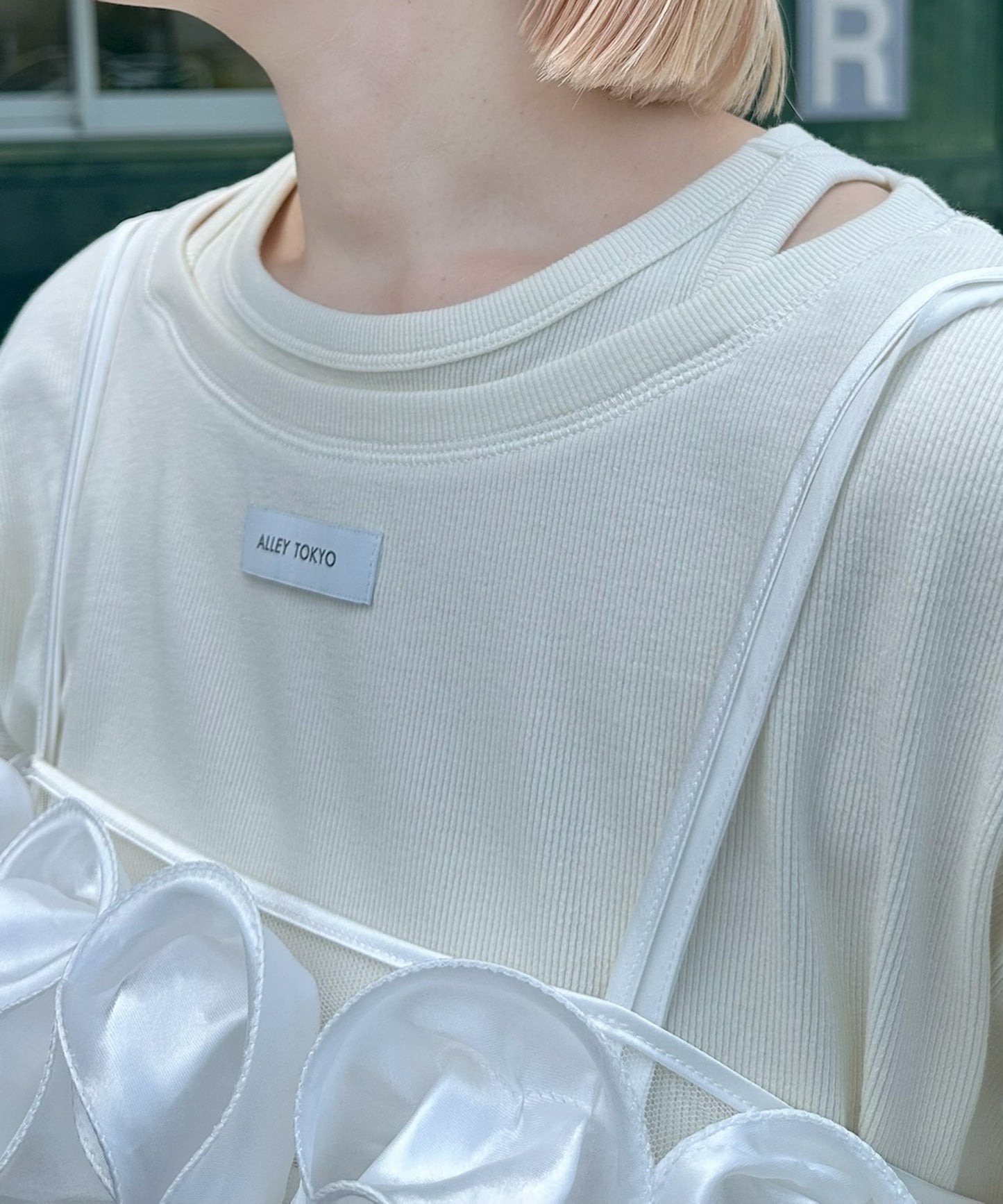 サテンのお花風ビスチェ【オフホワイト】