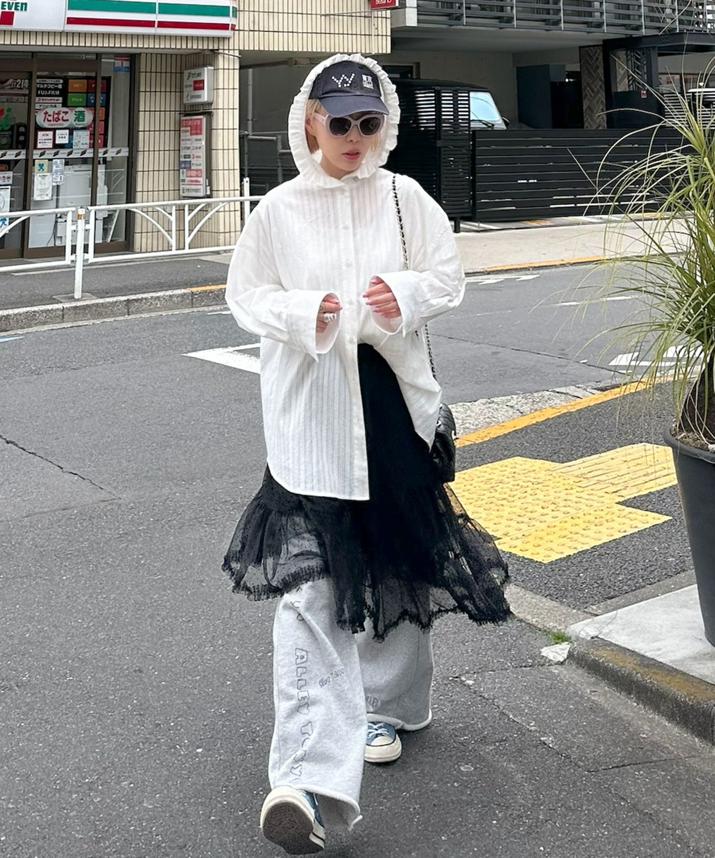 フリフリフードシャツ【オフホワイト】