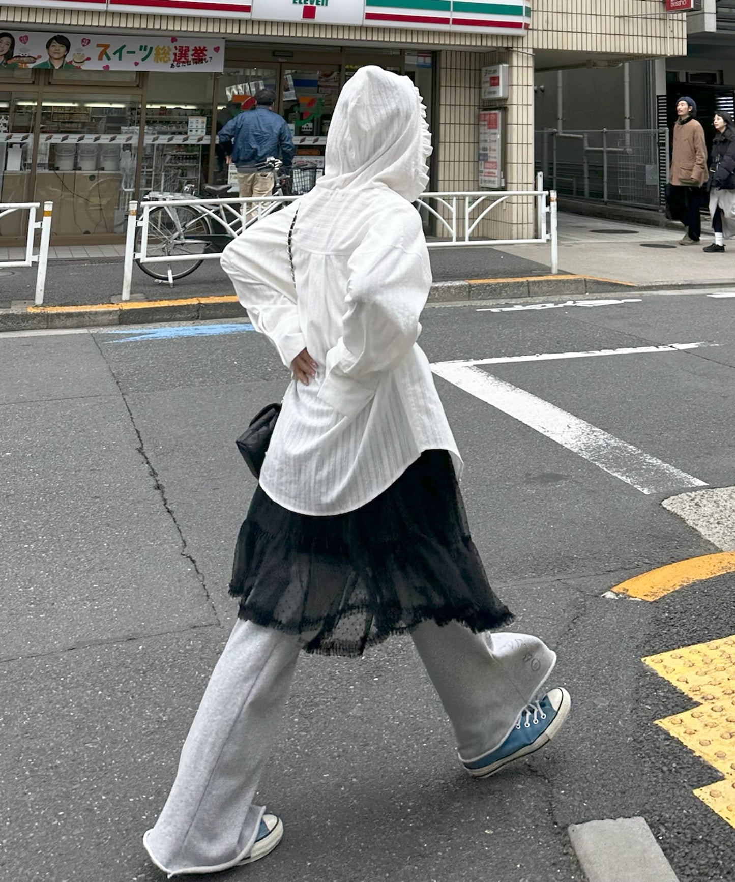 フリフリフードシャツ【オフホワイト】