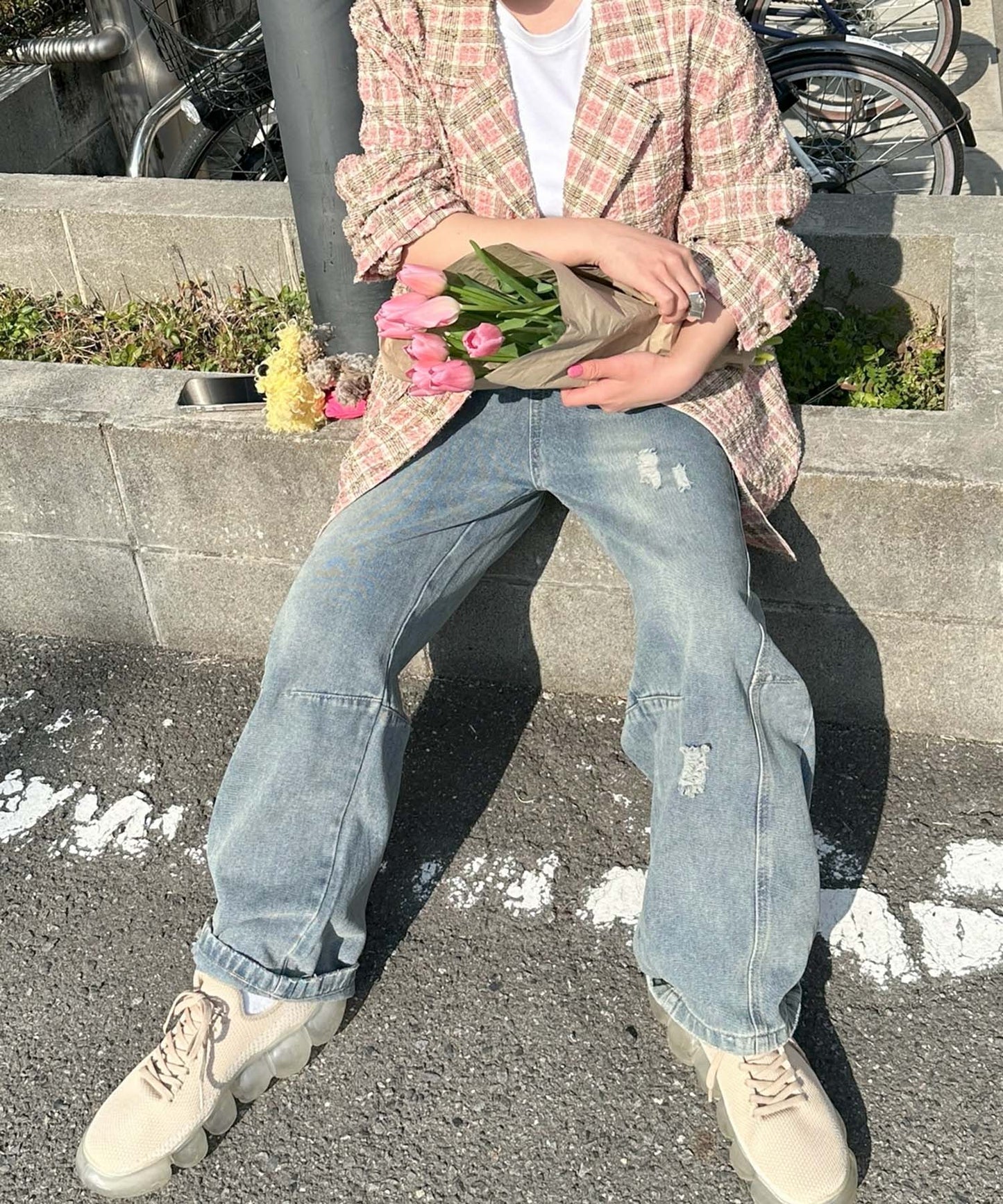 ちょっとだけダメージゆるデニムパンツ【サックスブルー】