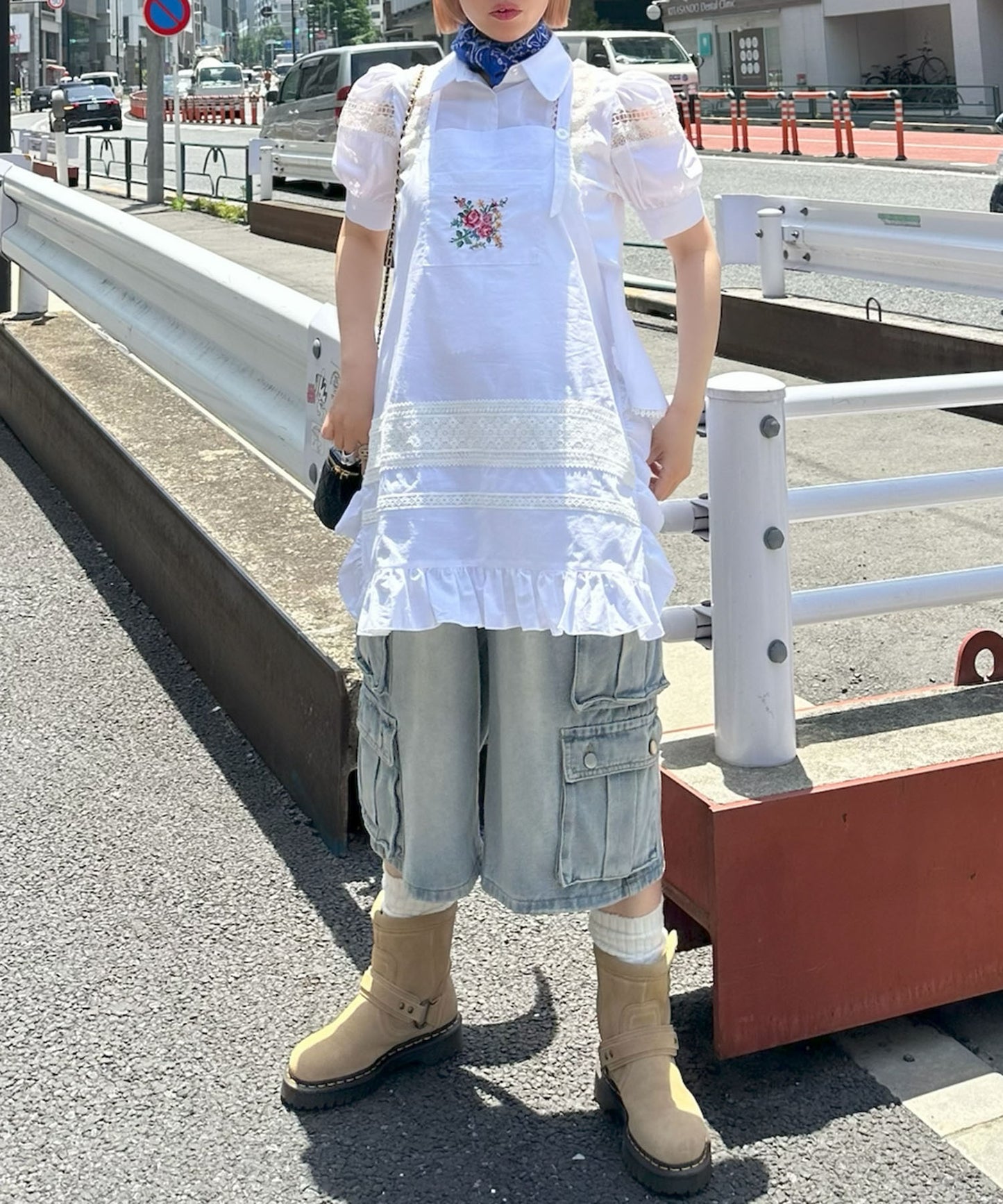 フラワー刺繍フリルエプロン【オフホワイト】