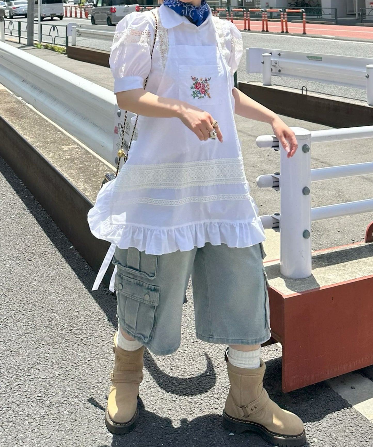 フラワー刺繍フリルエプロン【オフホワイト】