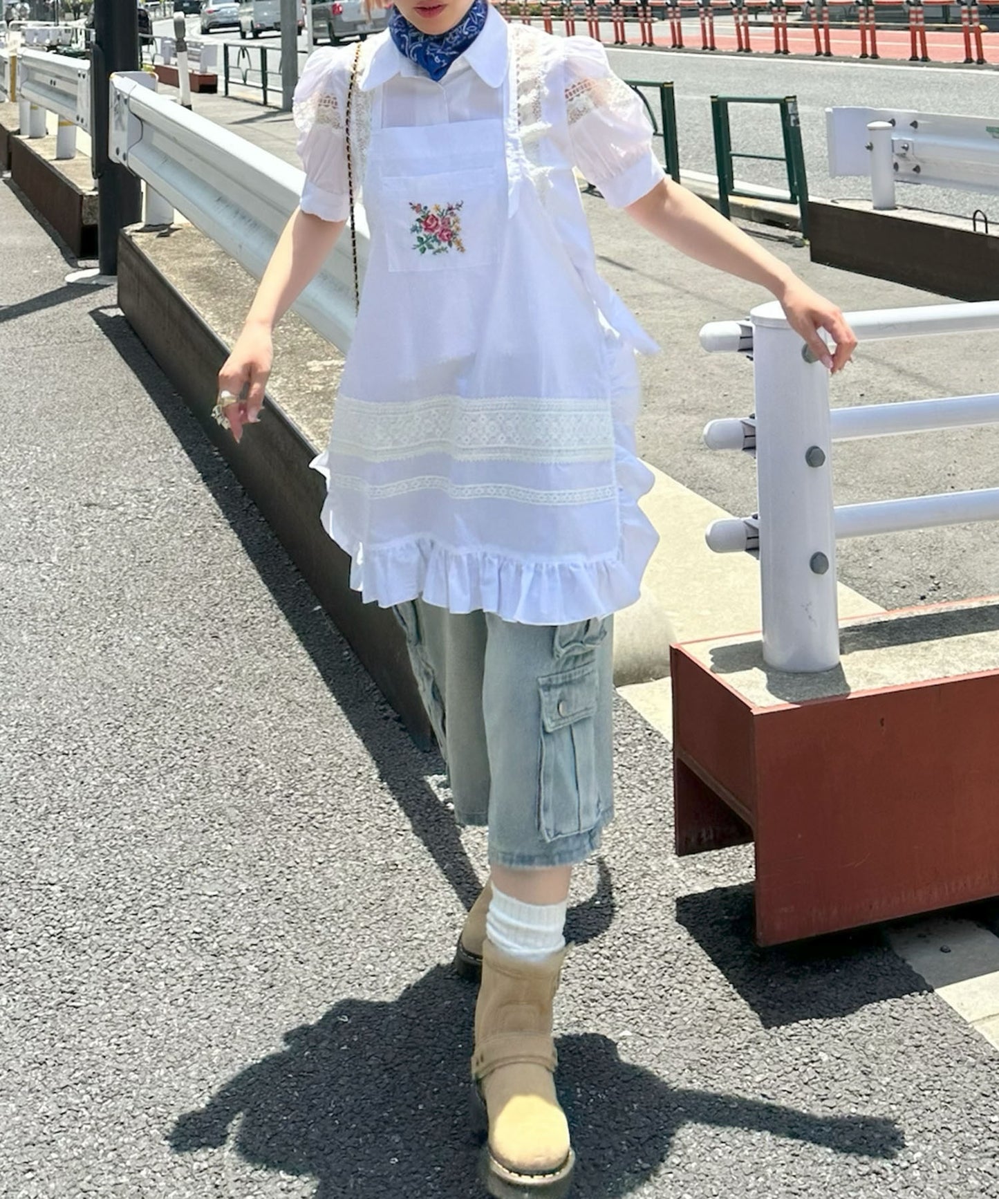 フラワー刺繍フリルエプロン【オフホワイト】