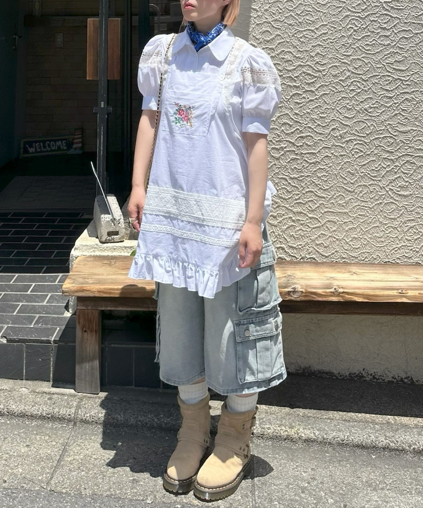 フラワー刺繍フリルエプロン【オフホワイト】
