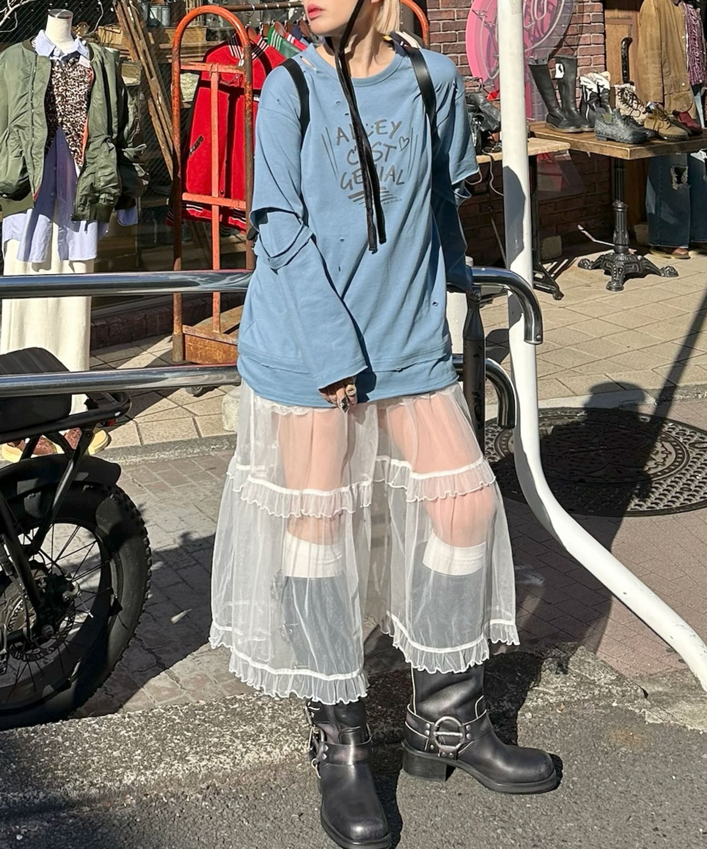 レイヤードしてる風ダメージロンT【ブルー】