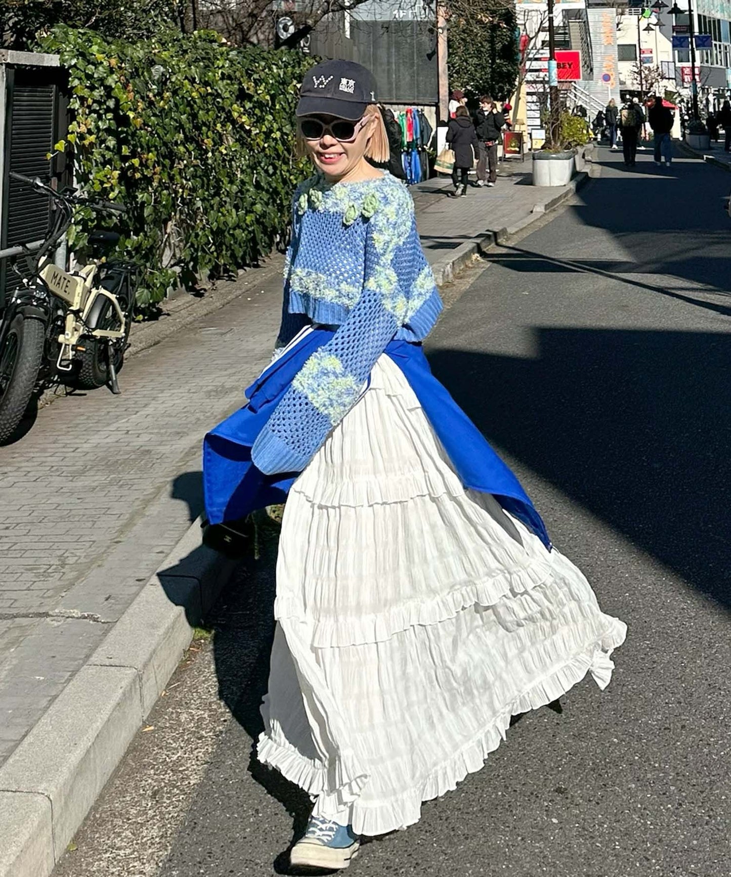 フラワーモチーフメッシュカラフルニット【ブルー】