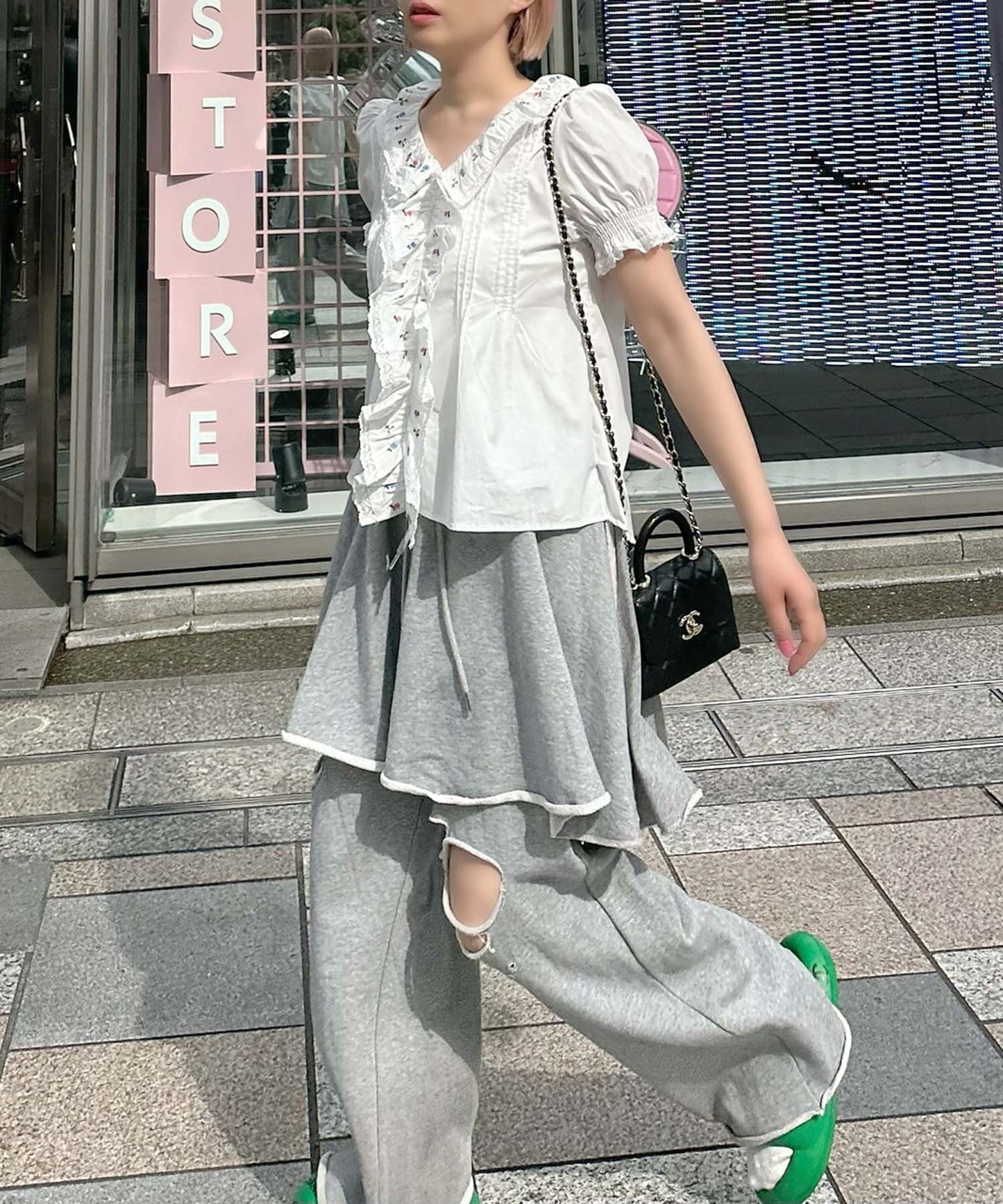 フラワー刺繍ブラウス【オフホワイト】