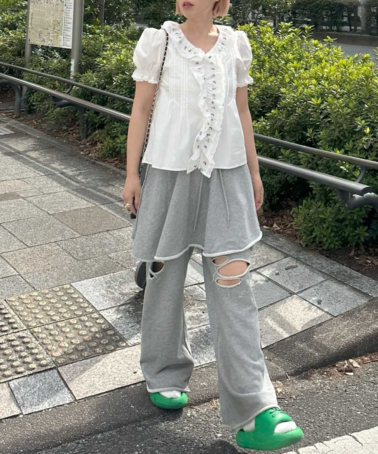 フラワー刺繍ブラウス【オフホワイト】