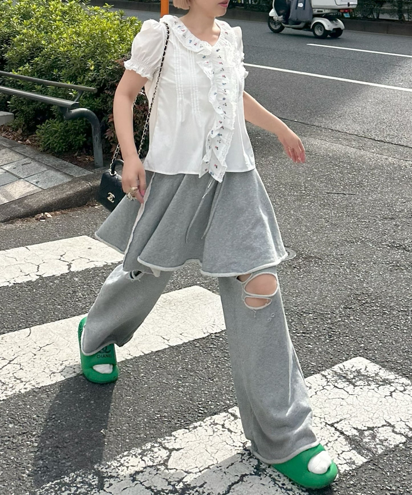 フラワー刺繍ブラウス【オフホワイト】