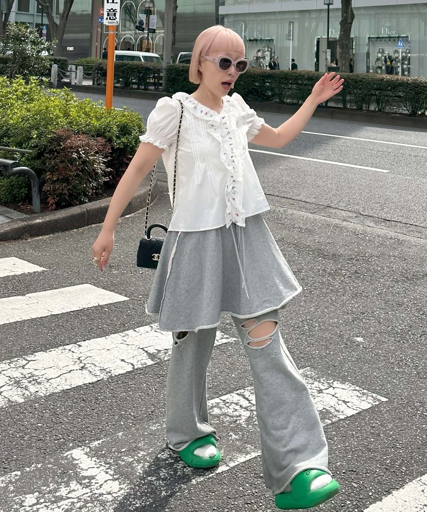 フラワー刺繍ブラウス【オフホワイト】