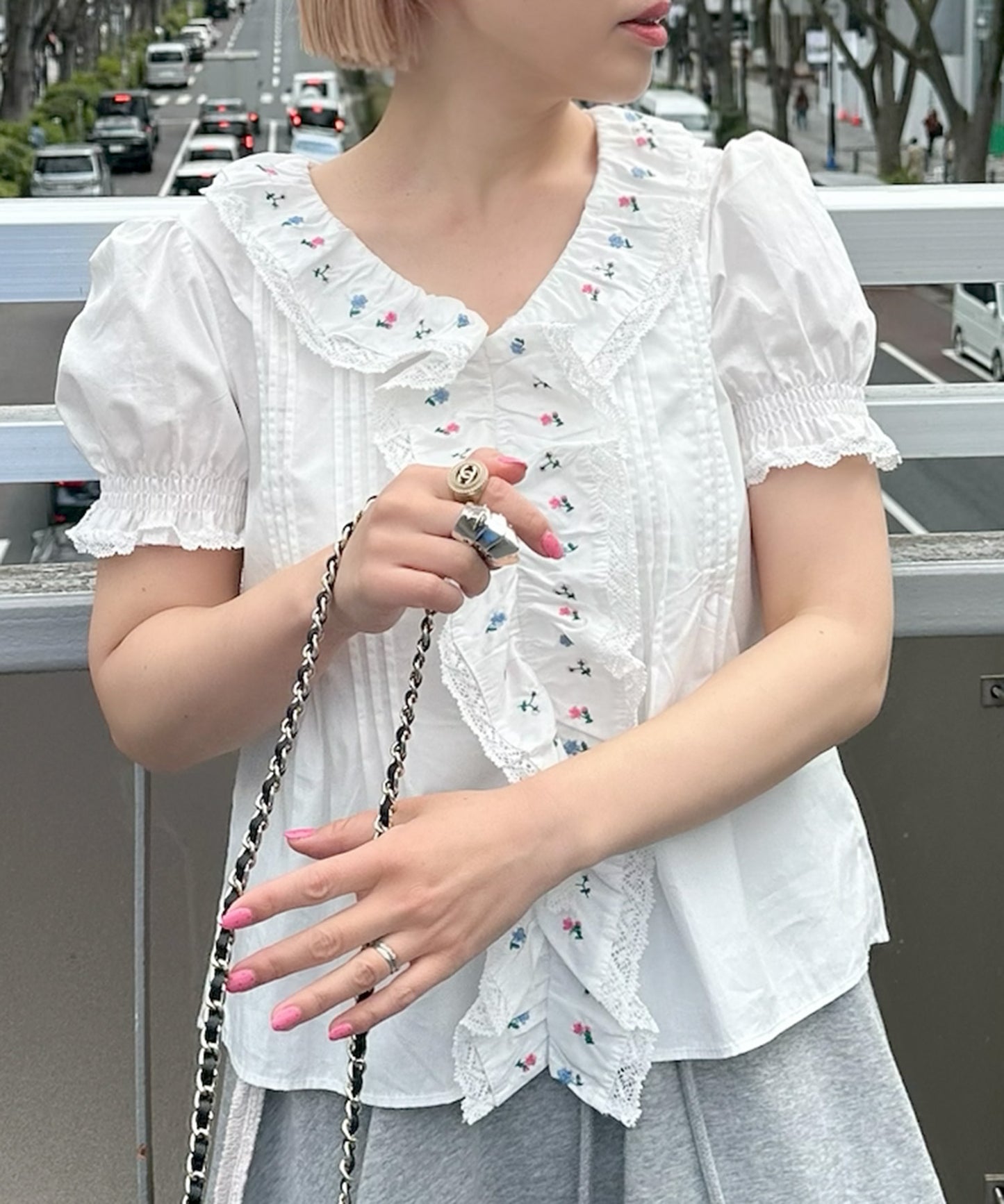 フラワー刺繍ブラウス【オフホワイト】