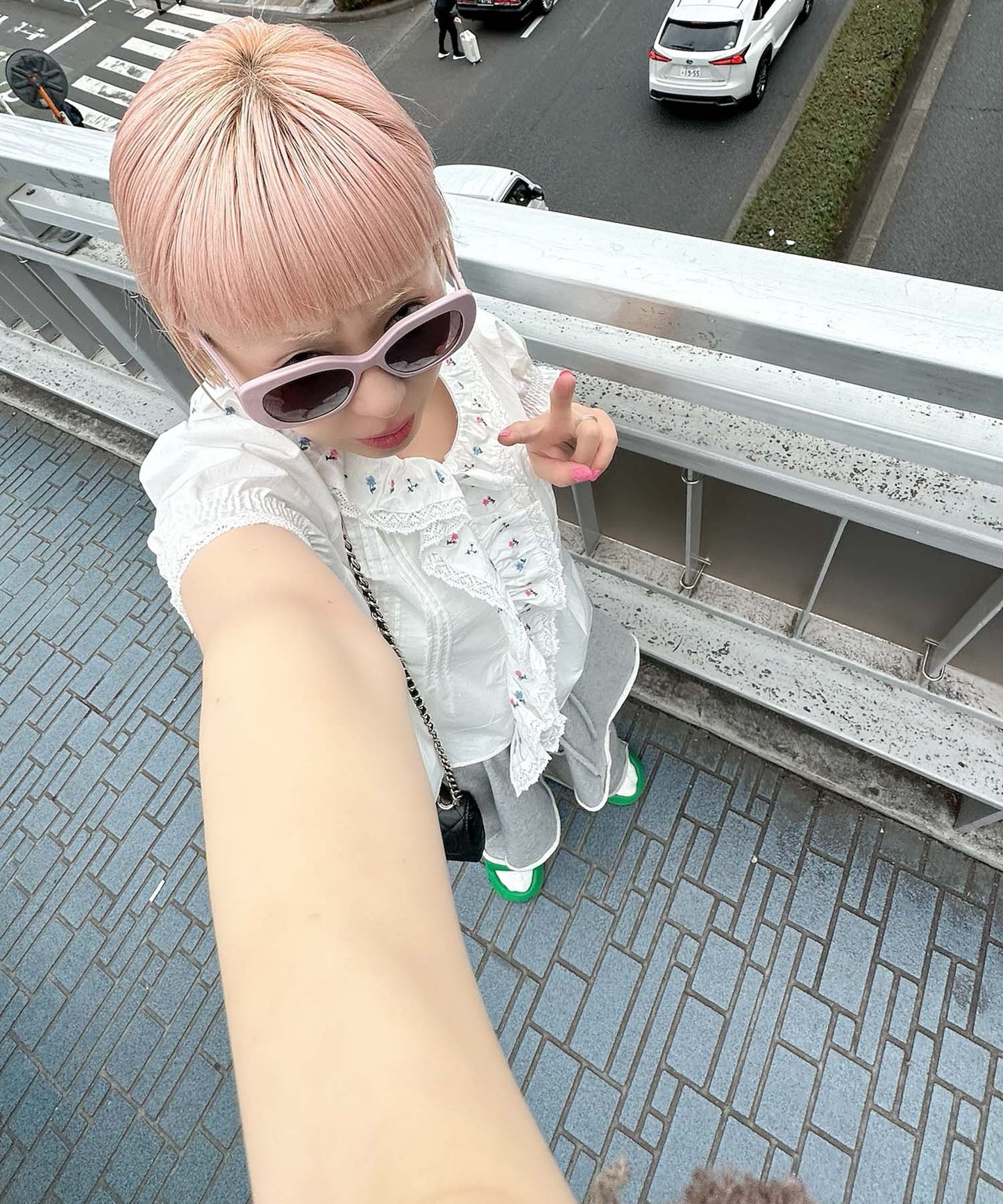 フラワー刺繍ブラウス【オフホワイト】