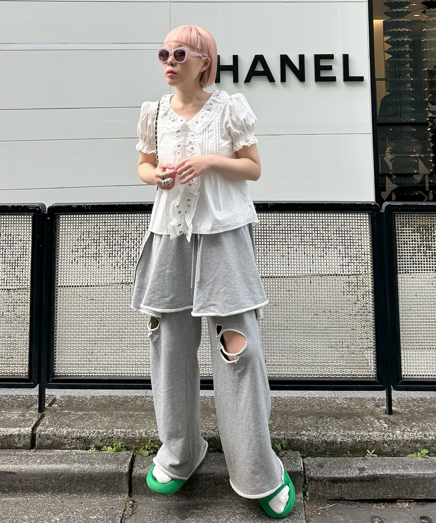 フラワー刺繍ブラウス【オフホワイト】