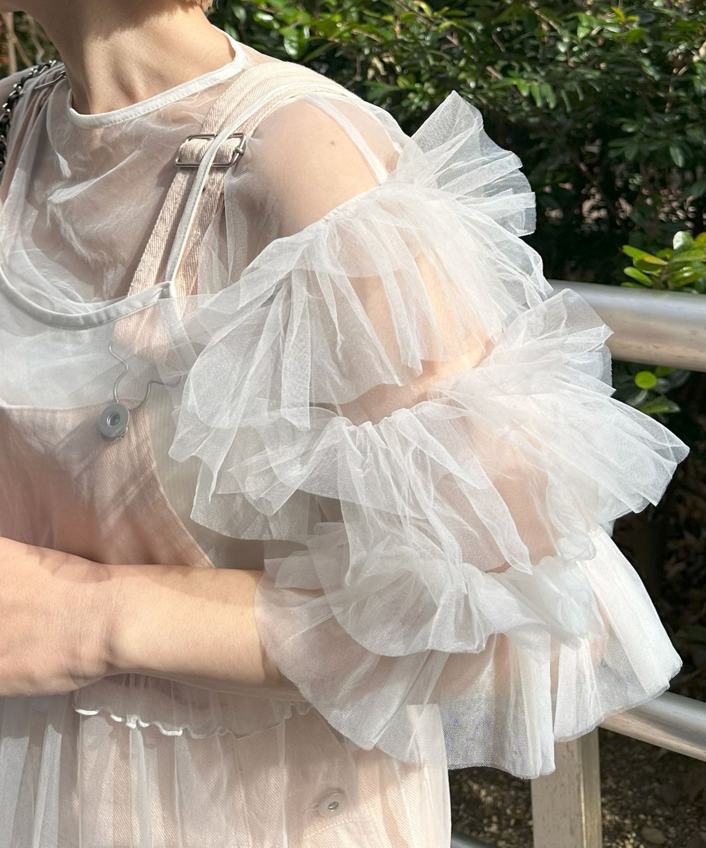 袖フリフリフラメンコシアーブラウス【オフホワイト】