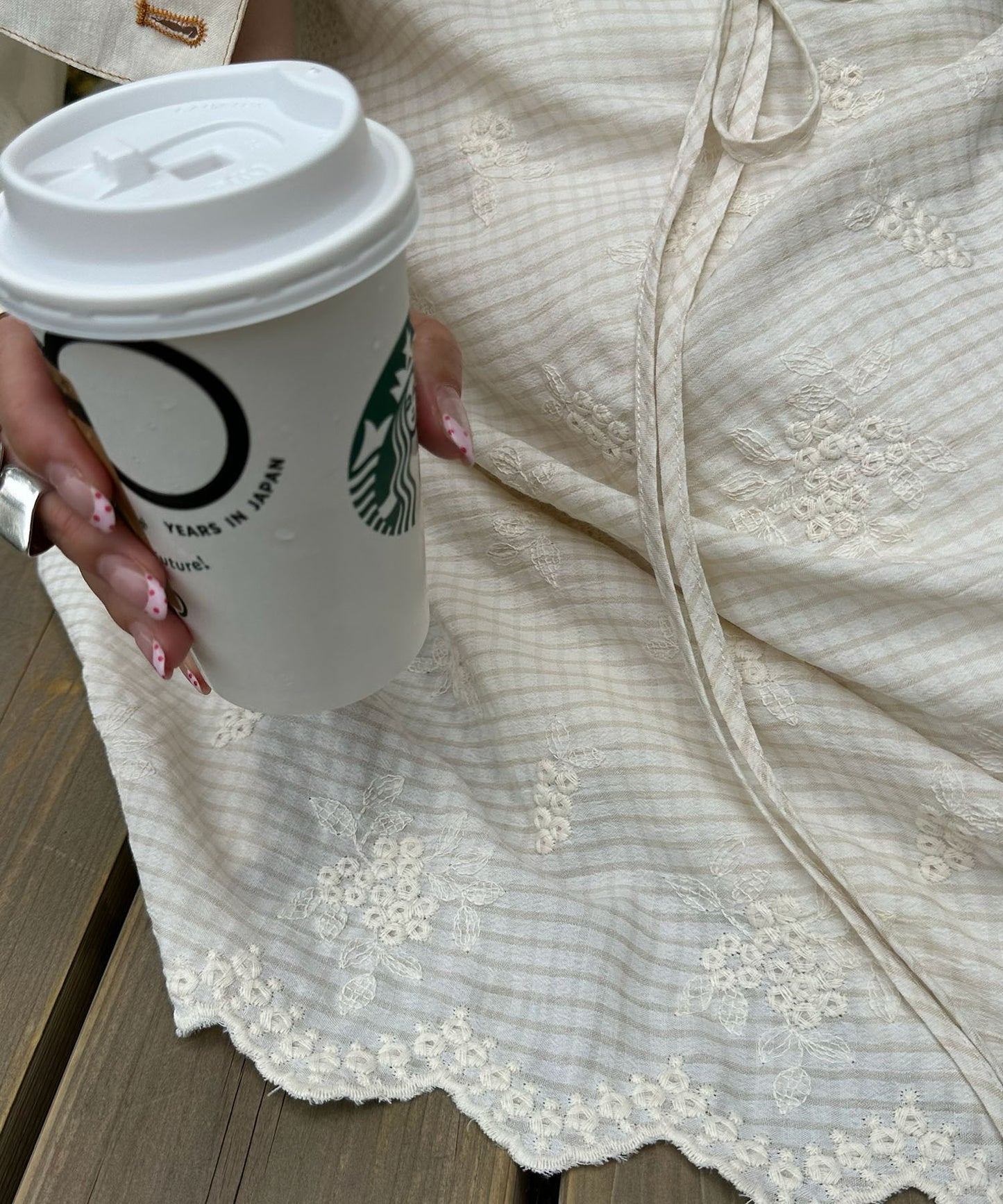 チェック＆刺繍スカラップ巻きエプロン【アイボリー】