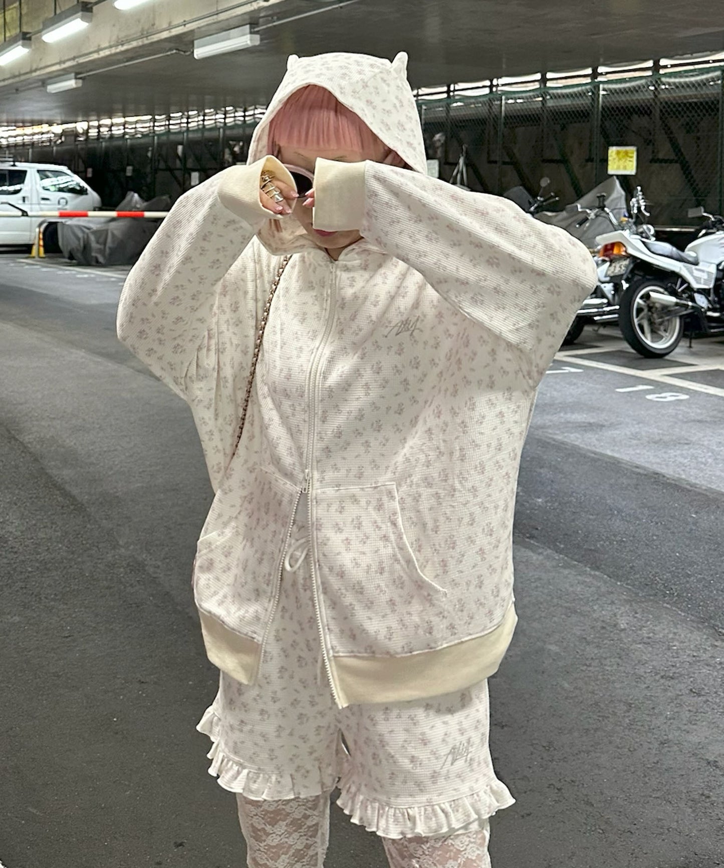 ネコ耳パーカーとフリフリショーパンのセット【オフホワイト】