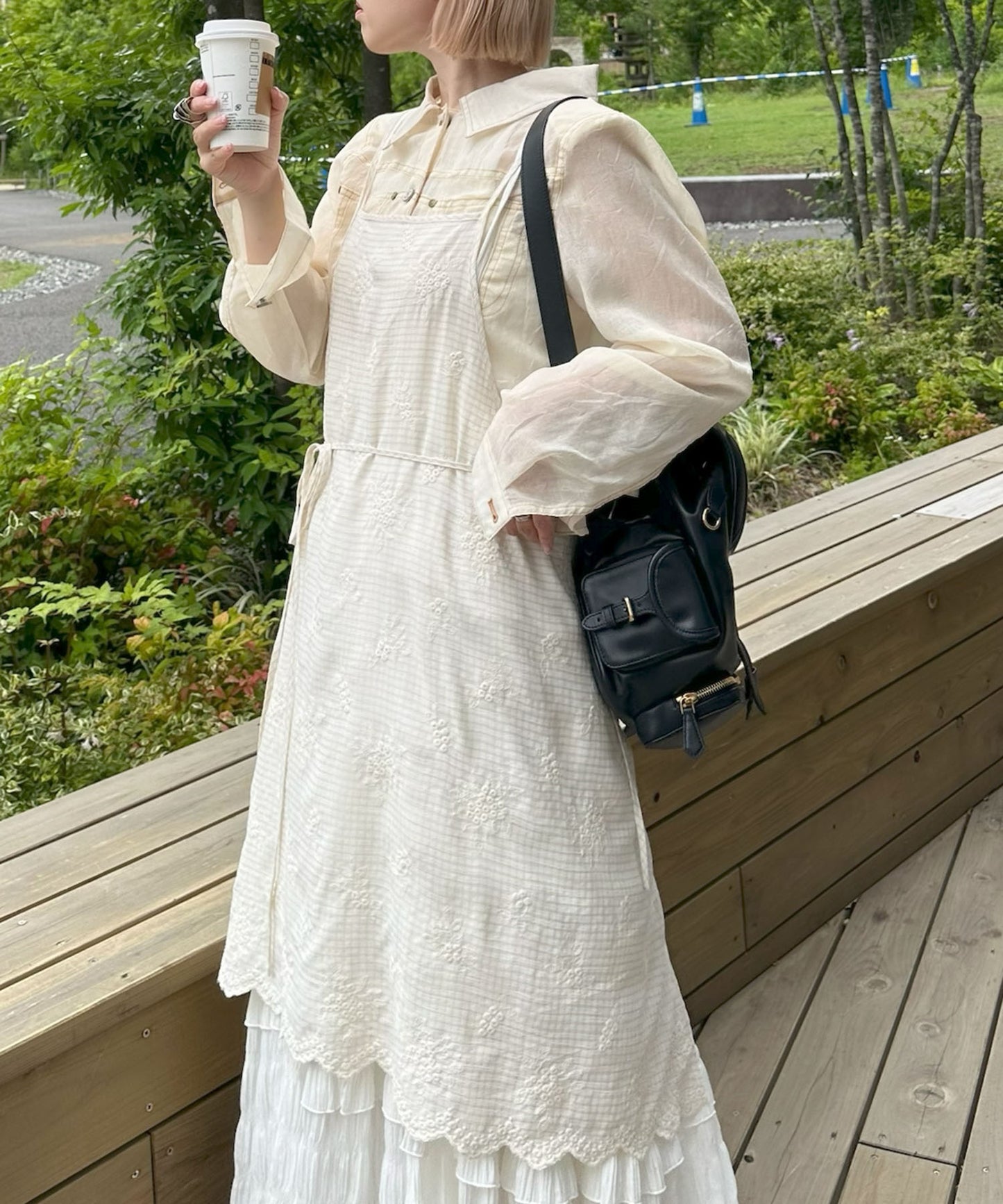 チェック＆刺繍スカラップ巻きエプロン【アイボリー】
