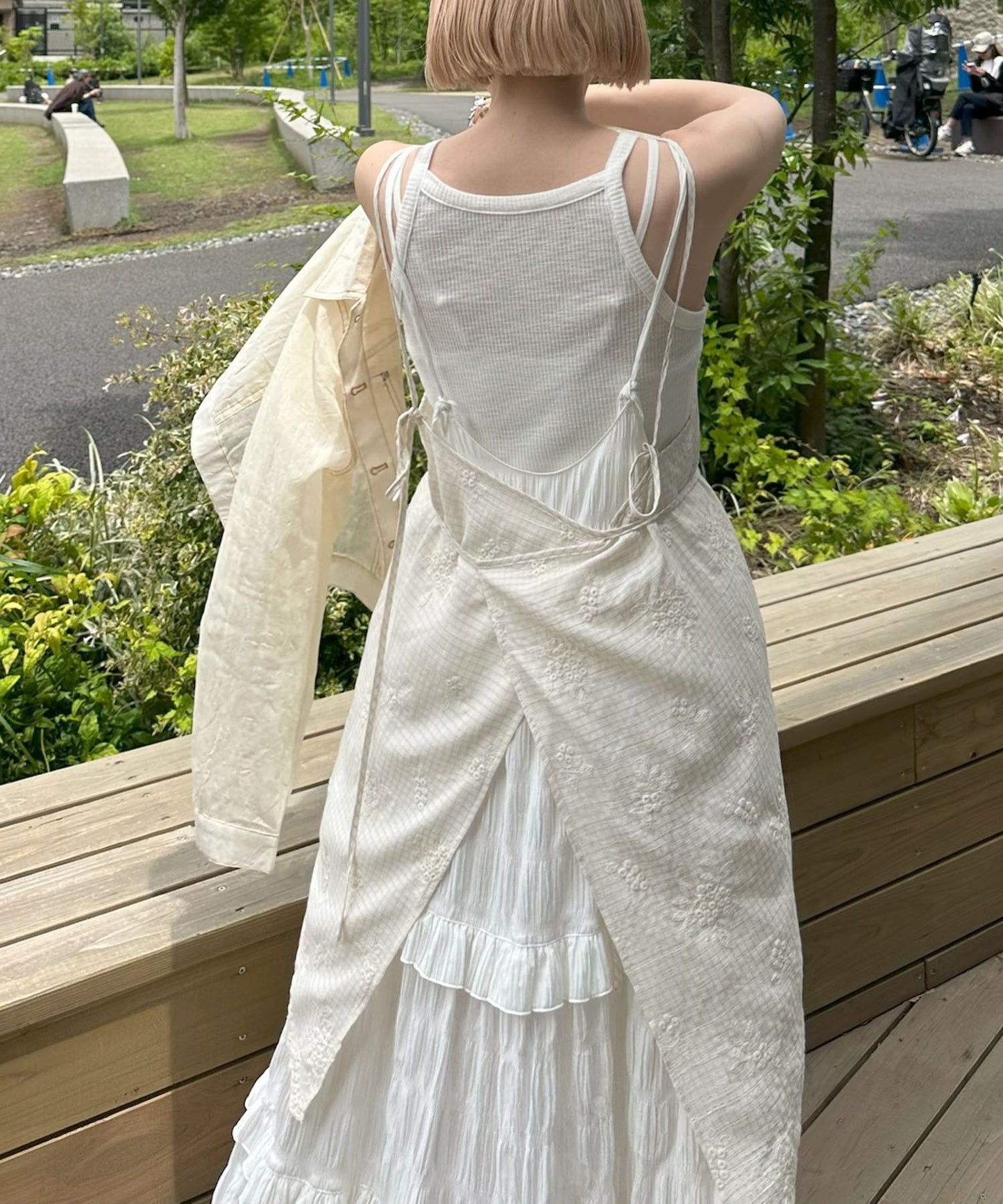 チェック＆刺繍スカラップ巻きエプロン【アイボリー】
