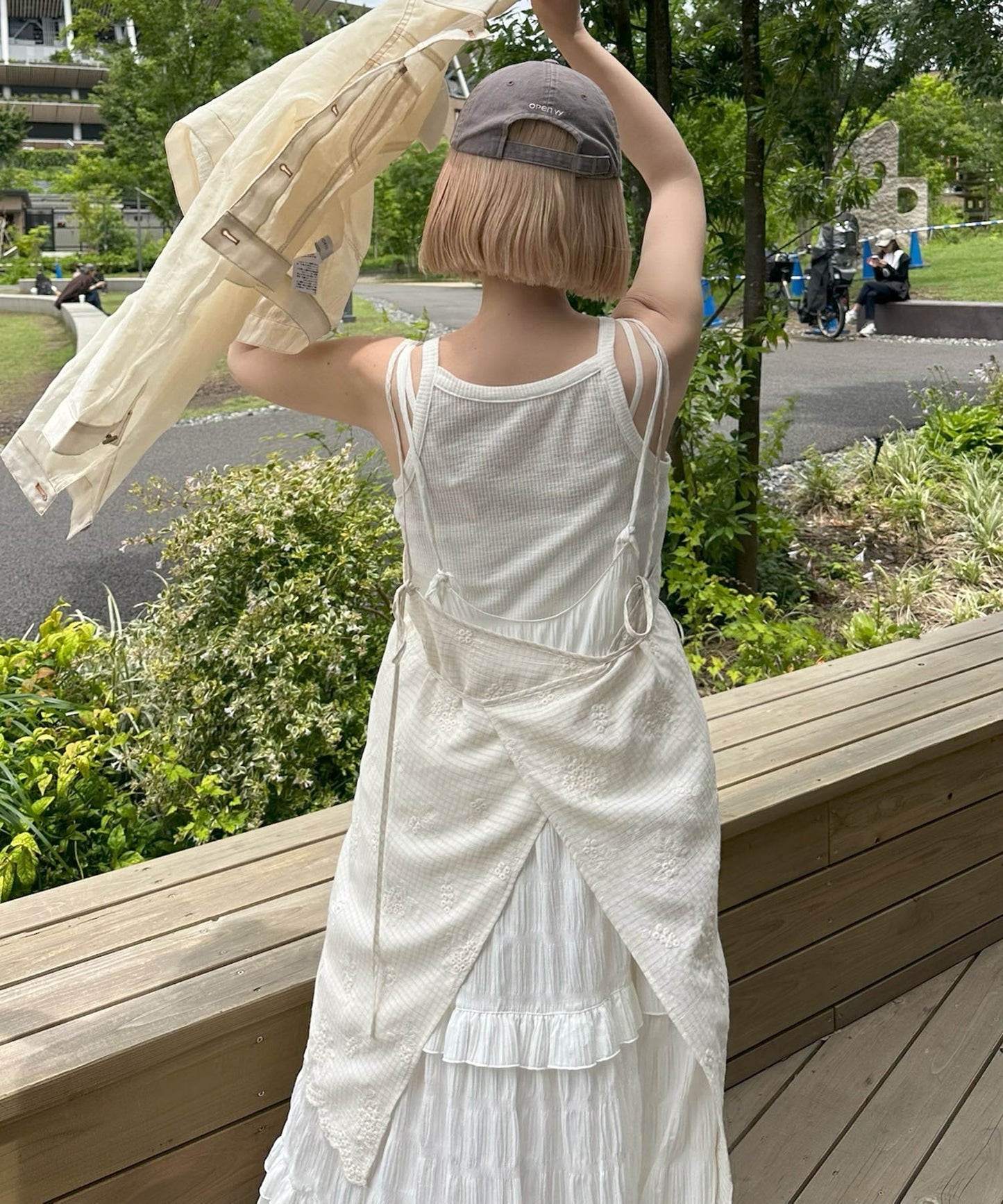 チェック＆刺繍スカラップ巻きエプロン【アイボリー】