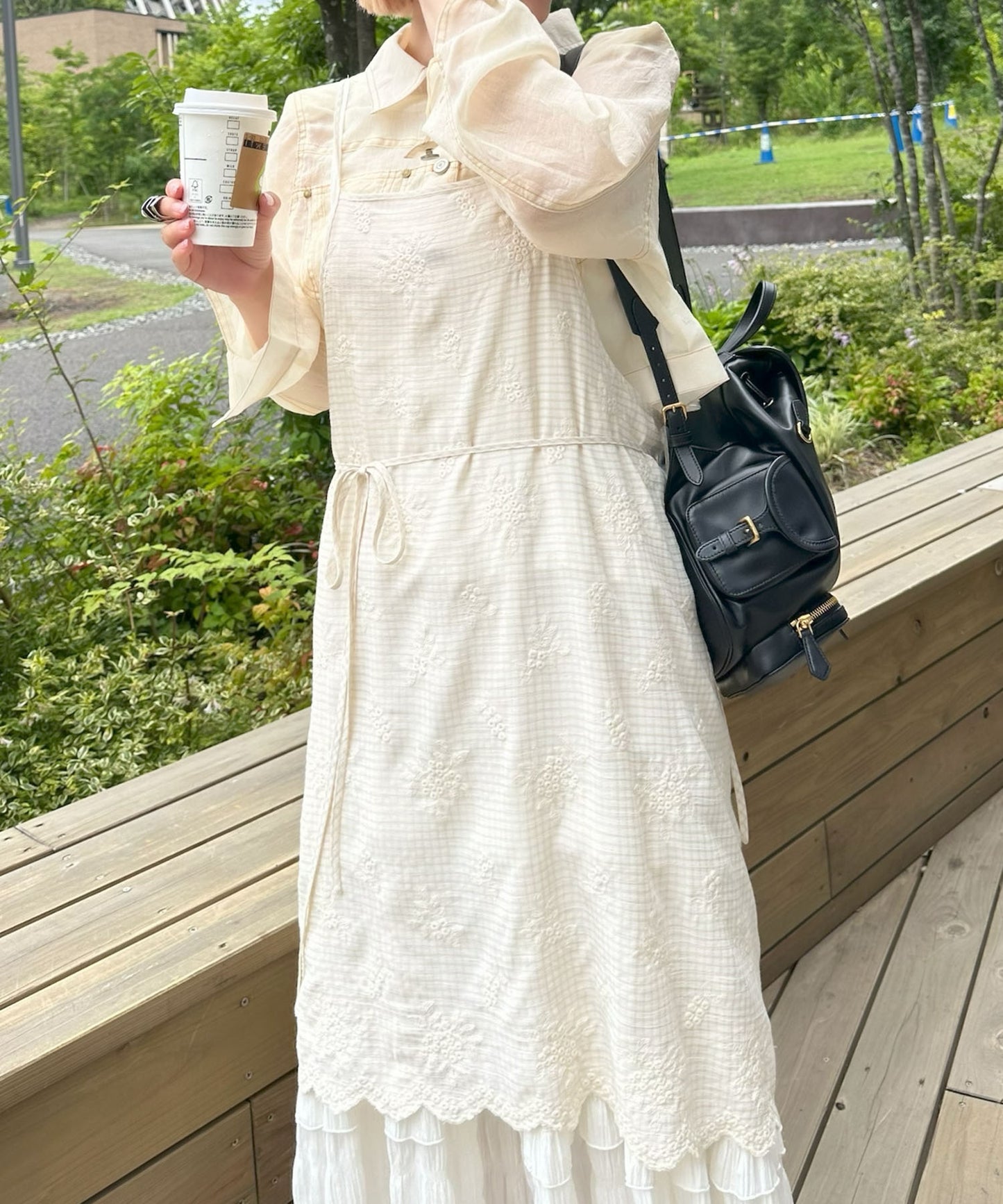 チェック＆刺繍スカラップ巻きエプロン【アイボリー】