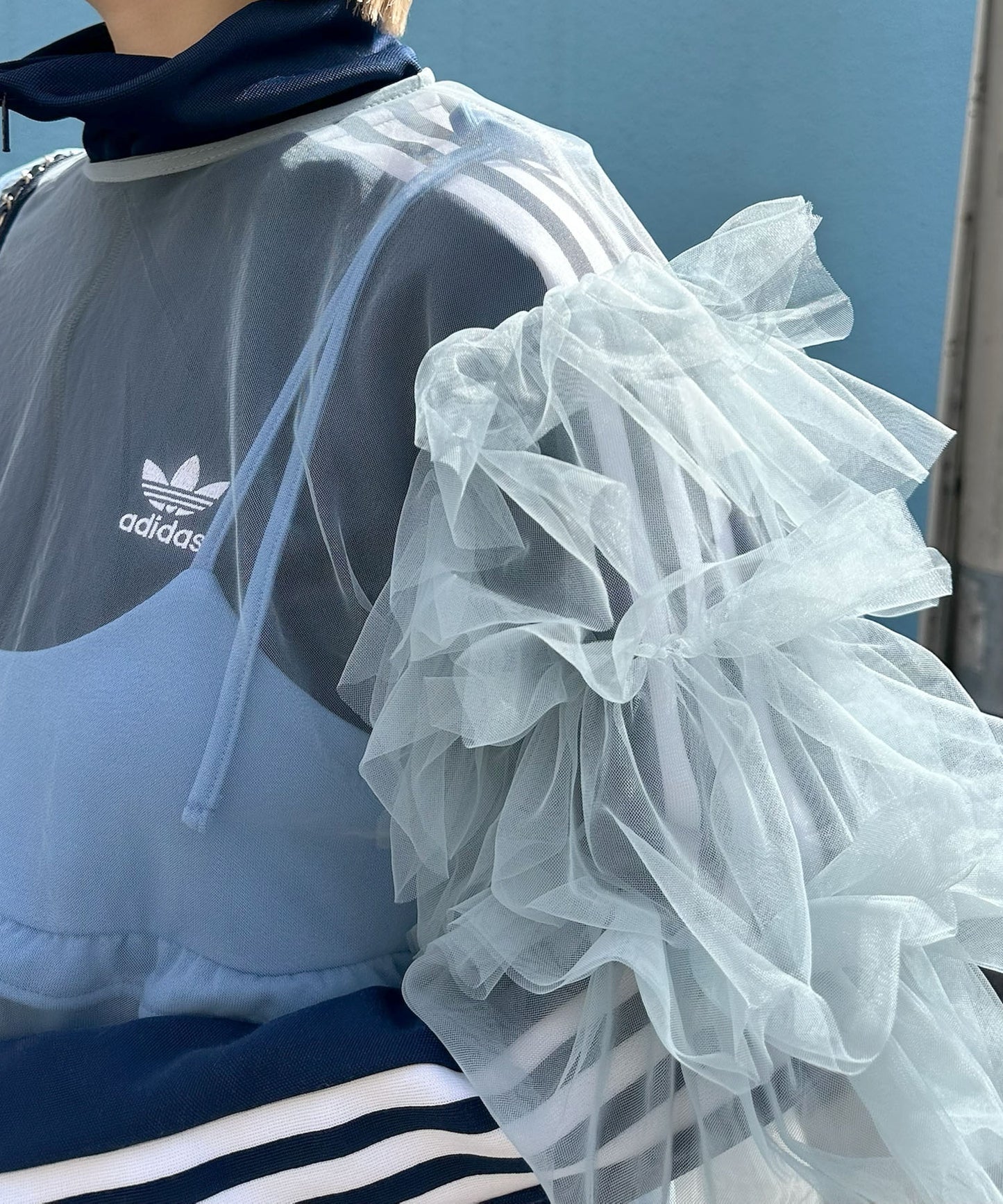 袖フリフリフラメンコシアーブラウス【サックスブルー】