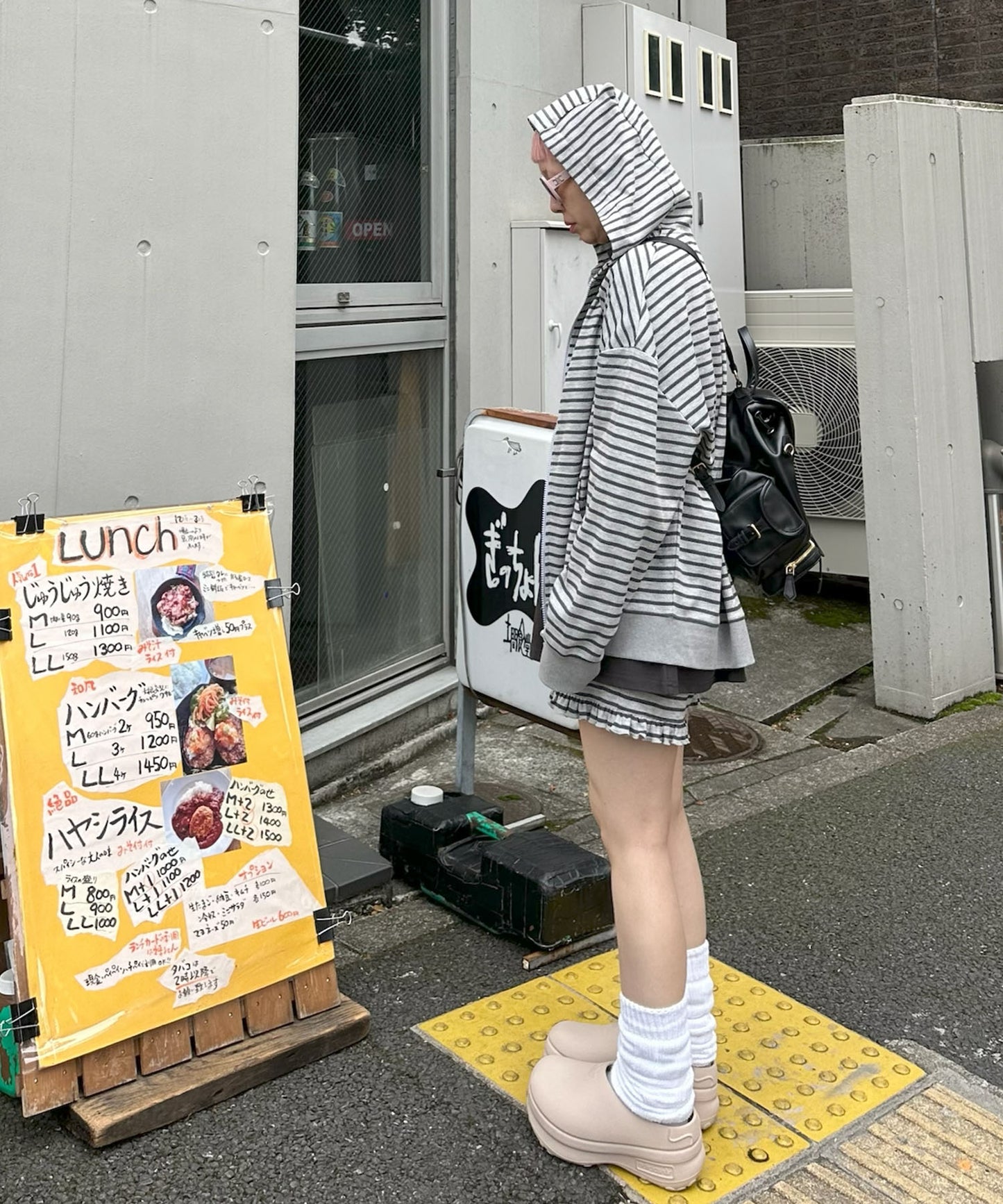 ネコ耳パーカーとフリフリショーパンのセット【グレー】