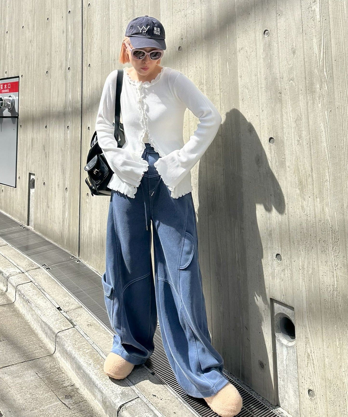 ウォッシュ加工のイージーパンツ【ブルー】