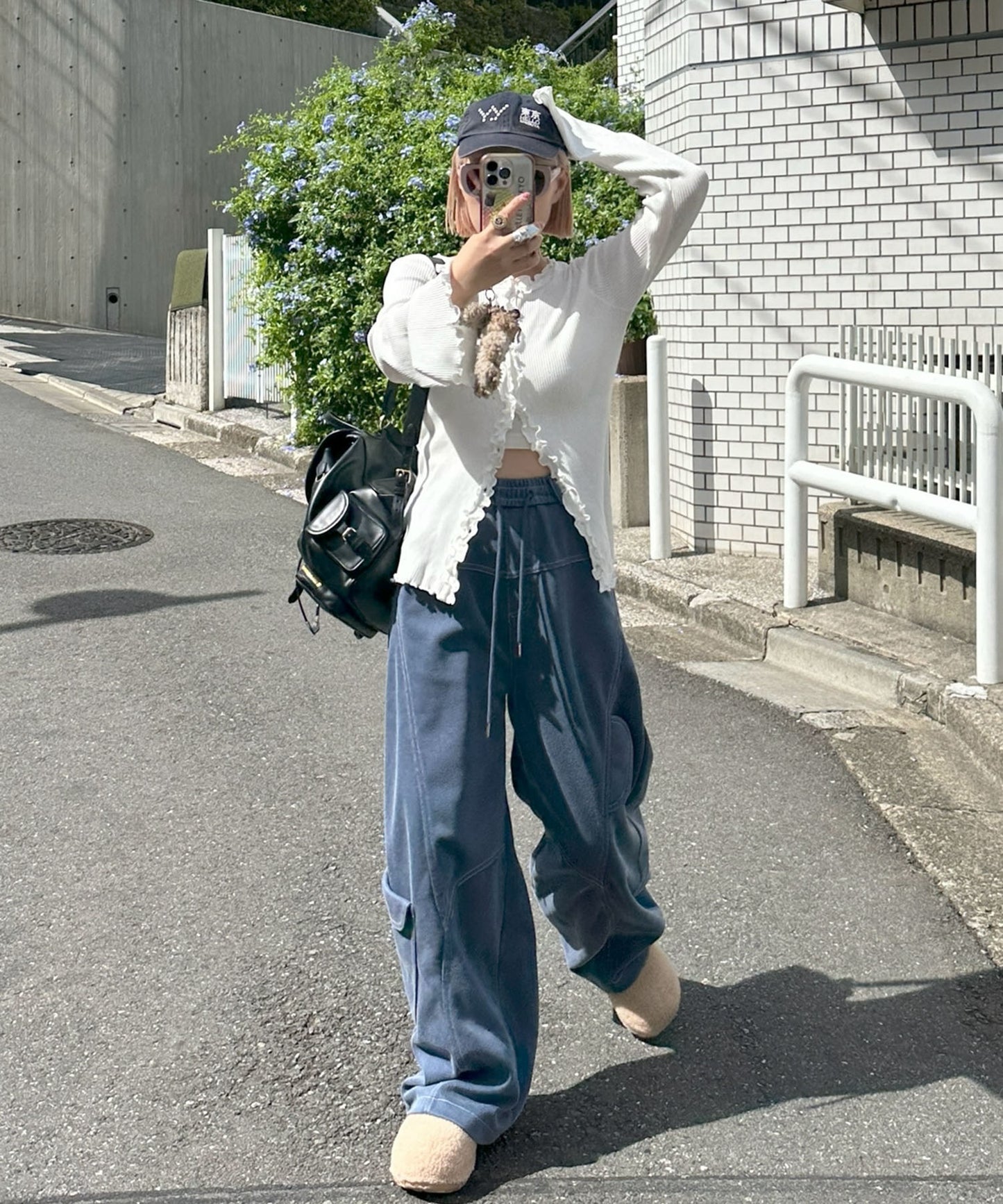 ウォッシュ加工のイージーパンツ【ブルー】