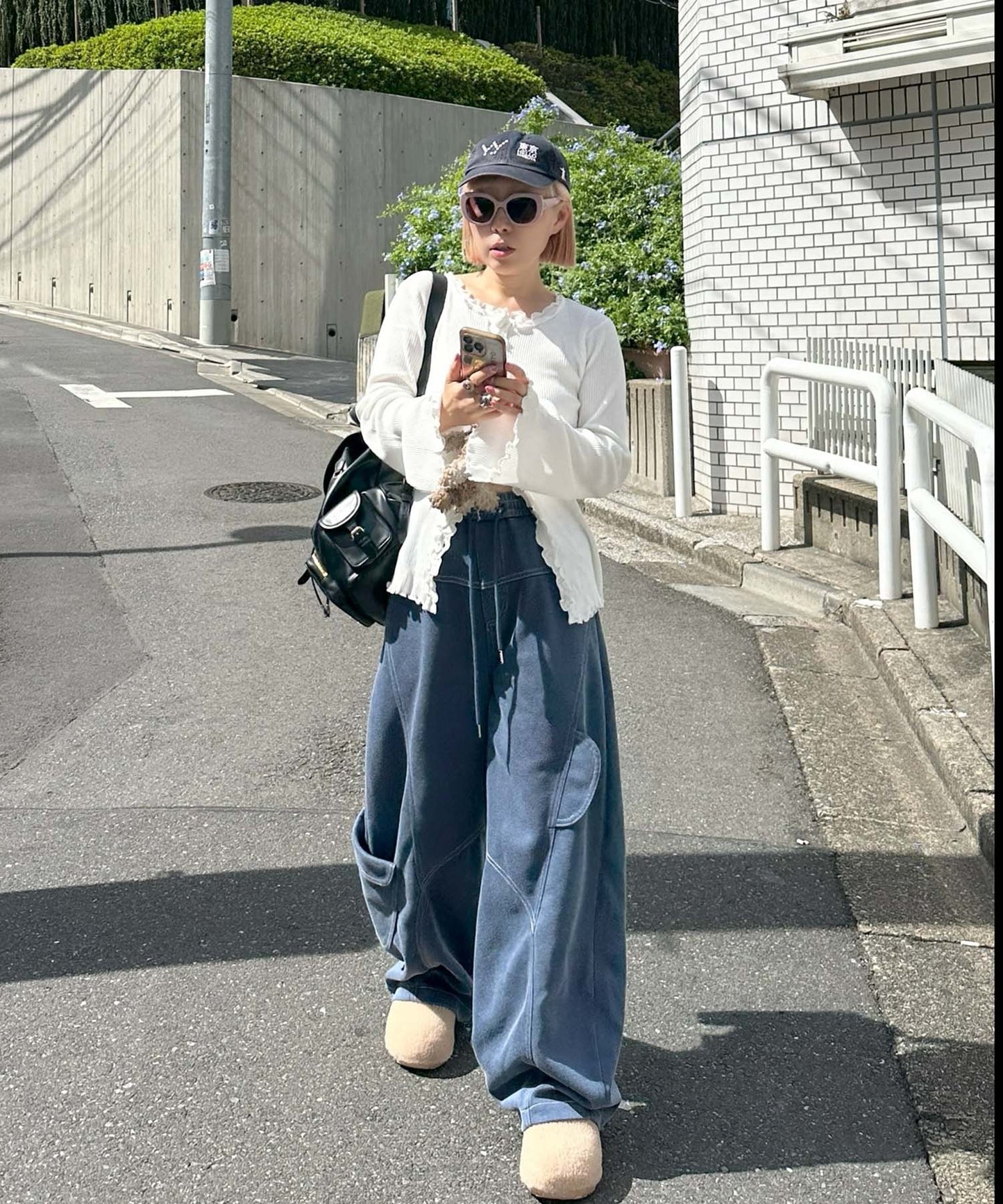 ウォッシュ加工のイージーパンツ【ブルー】